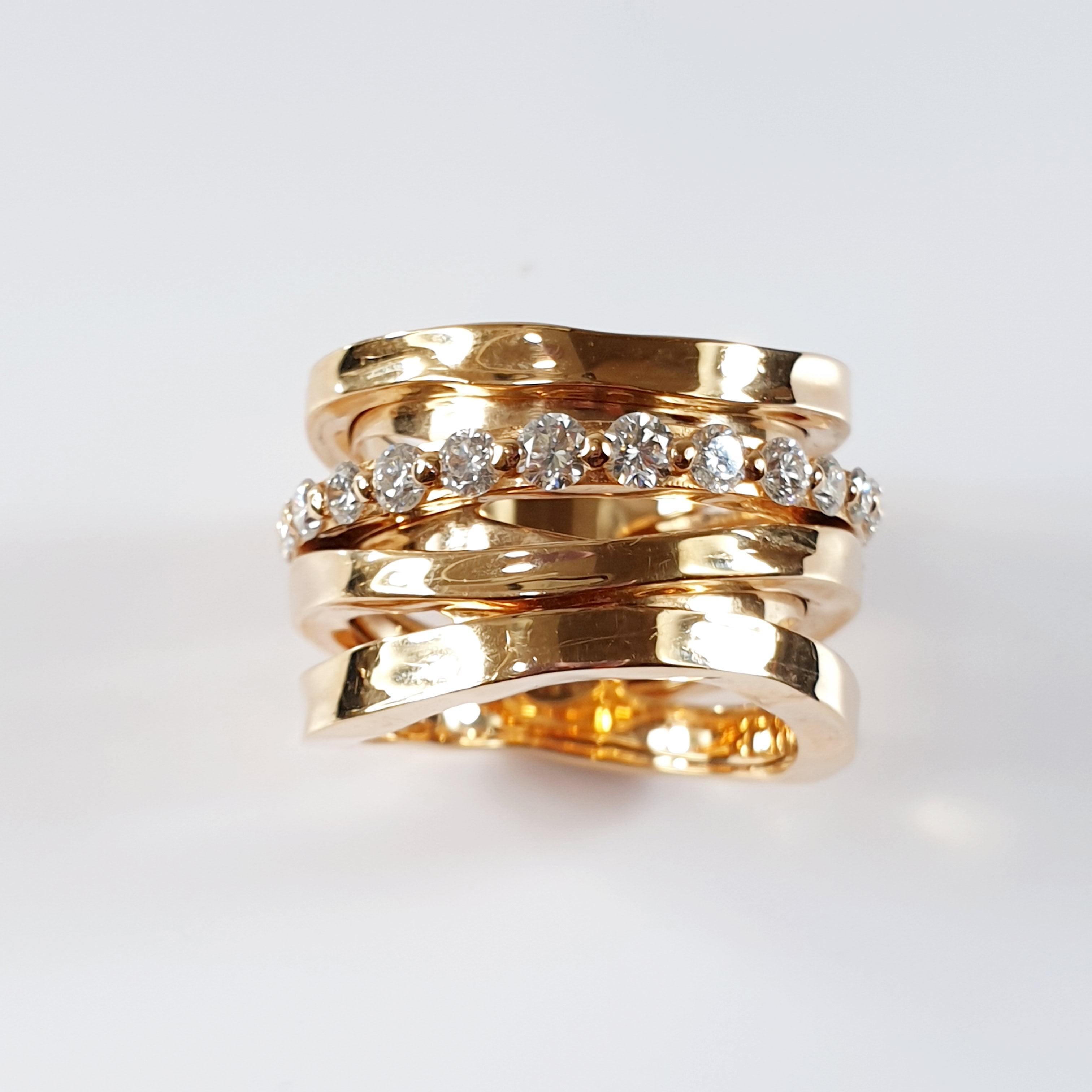 For Sale:  Mattioli Aspis Spinner Ring in Rose Gold w/Hammered External Bands in Rose Gold 4