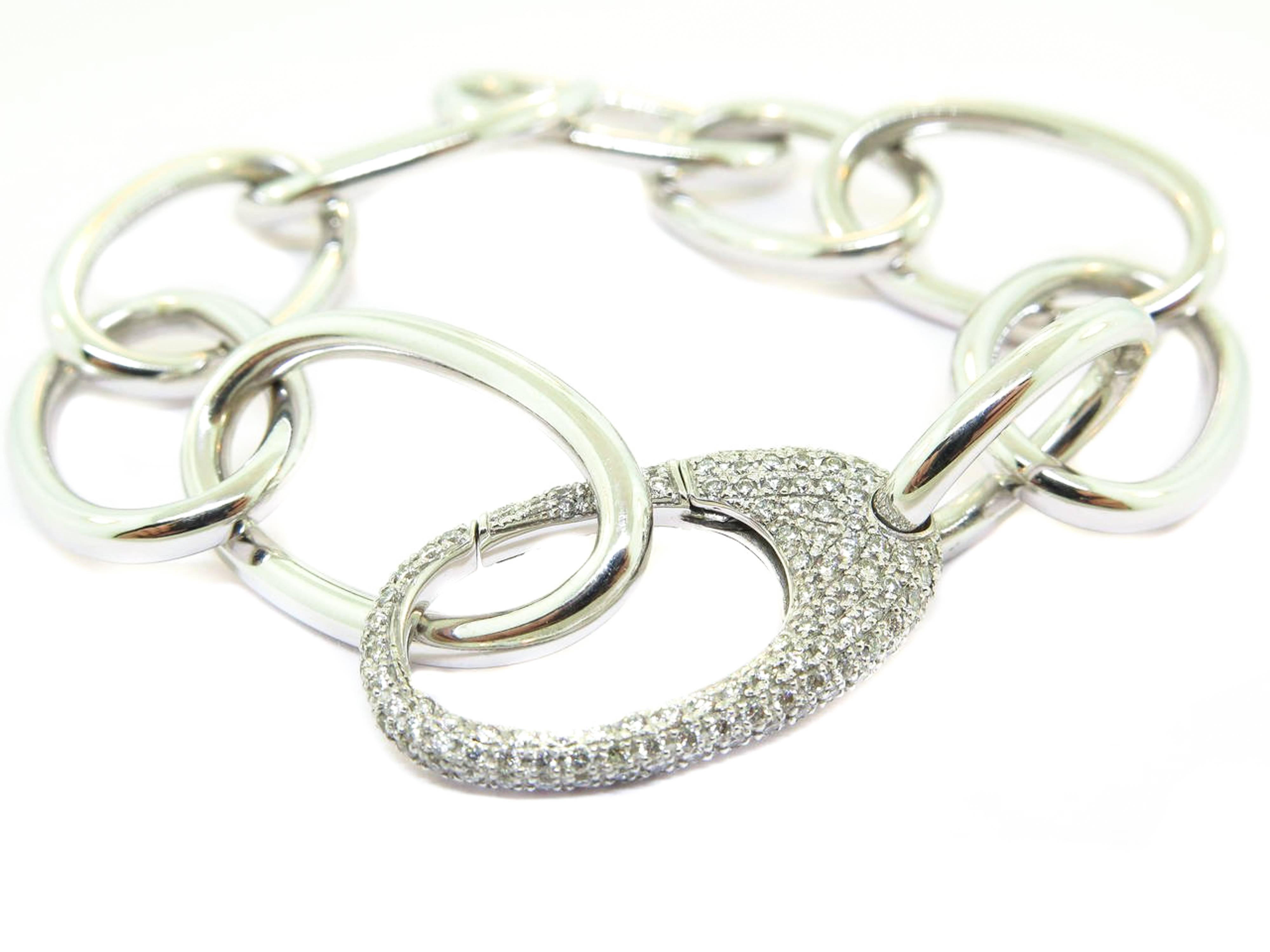 Hiroko White Gold Link Bracelet with Diamond Pave Clasp by Mattioli In New Condition In Greenwich, CT
