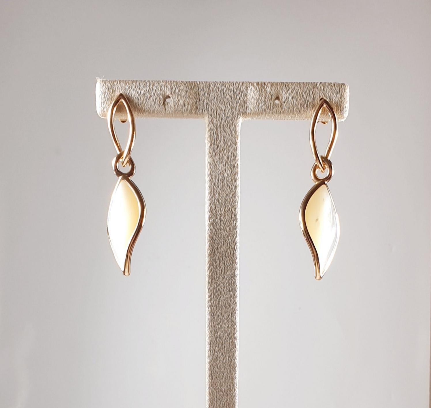 Mattioli Navettes Mono boucle d'oreille gauche en or rose 18 K et nacre Neuf - En vente à Bilbao, ES