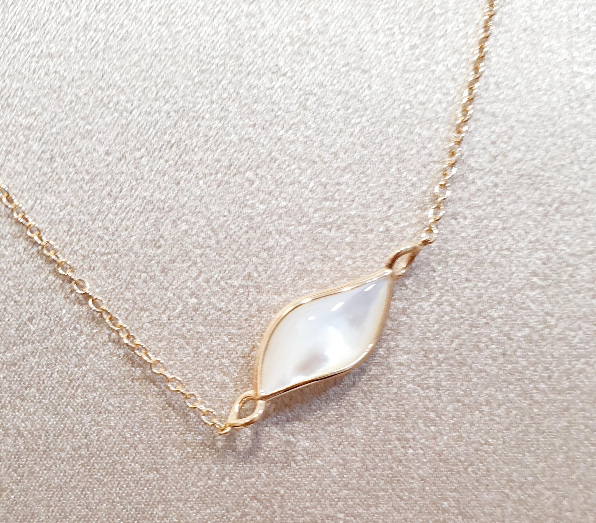 Mattioli Navettes Necklace in 18 K Rose Gold and Mother of Pearl  In New Condition For Sale In Bilbao, ES