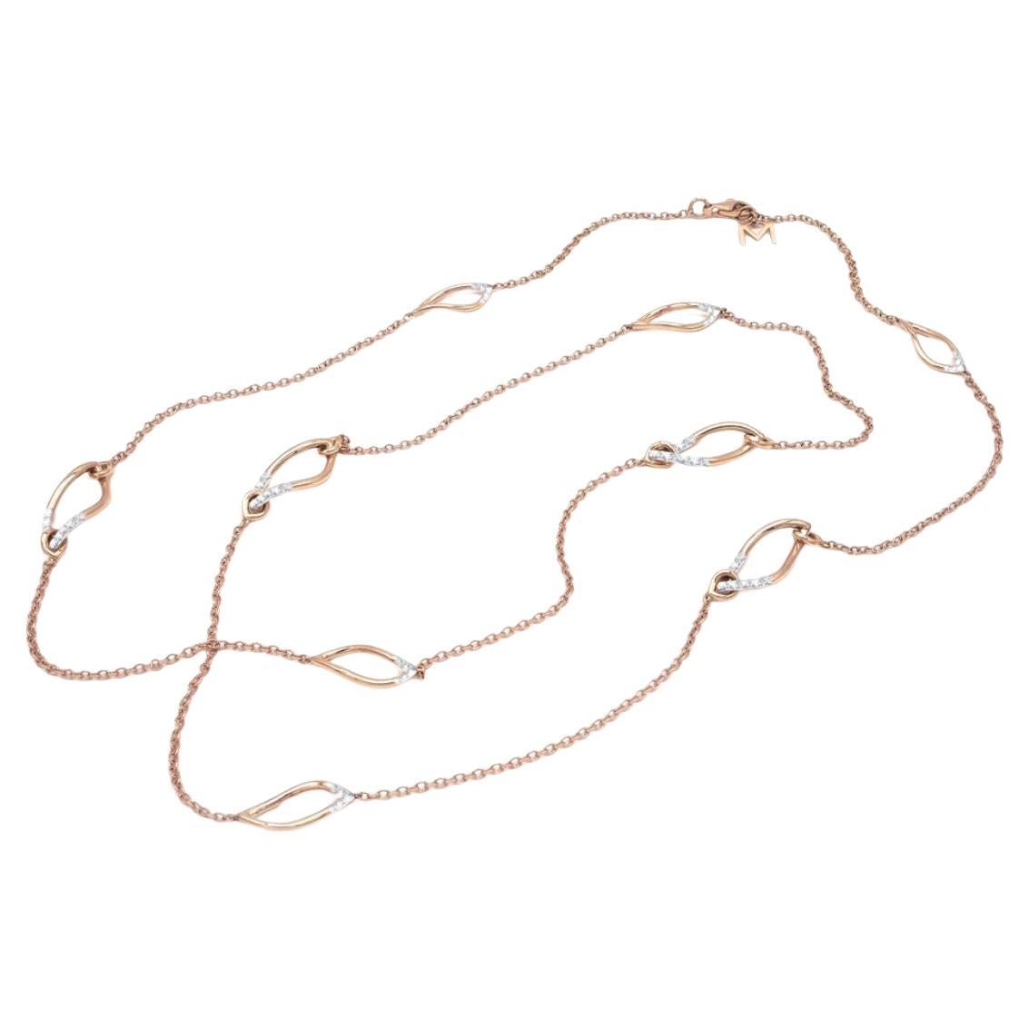 Collier Sautoir en or rose 18k et nacre naturelle

Longueur : 90 cm

Délai de production 4 semaines 

COLLECTION'S
Du nom de la taille de gemme la plus raffinée, la forme navette est au cœur d'une collection délicate et élégante de chaînes en or