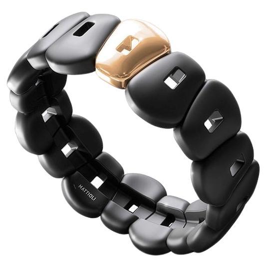 Espandibile e flessibile, adattabile 
Mattioli Puzzle Ceramic Collection'S 18K  Bracciale d'oro
Opzione Ceramica bianca o nera
La ceramica nera di questa foto è una combinazione di ceramica opaca e lucida, che rende un'immagine molto 
un pezzo unico