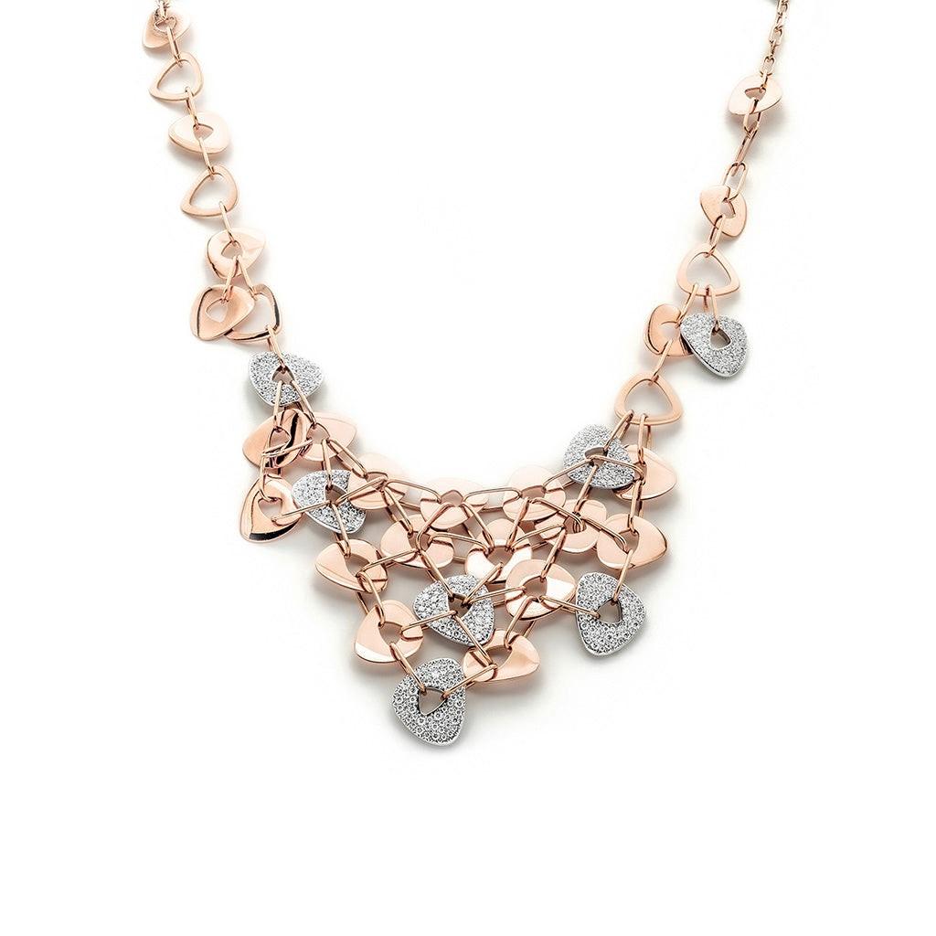 Collana in oro rosa e bianco 18 carati e diamanti bianchi da 2,35 ct.

Gioia, colore, estro definiscono Puzzle, l'iconica collezione di Mattioli. Le madreperle intercambiabili ti permettono di creare un nuovo look ogni giorno. 


Informazioni