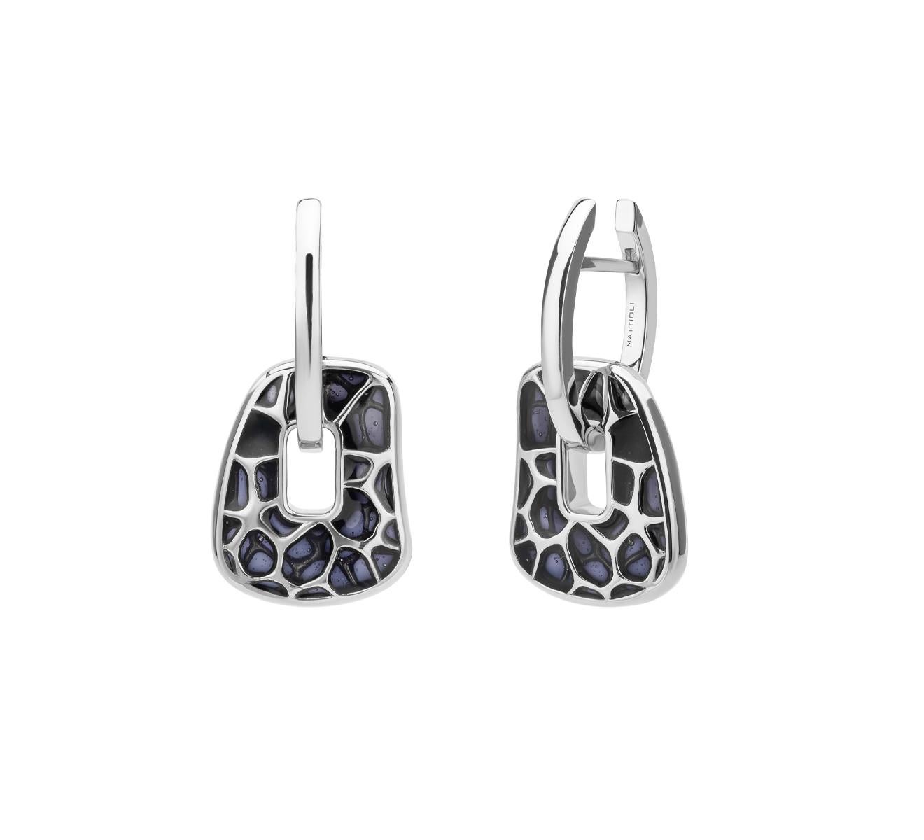 Mattioli Puzzle Safari Earrings 18K White Gold Black Enamel & 2 Pendants Small Size
Earrings in White Gold
Weight 19.60 gr 
Measure 15x18mm or 0.60x0.70 in
Puzzle pendants of mother of pearl you can choose between 25 colour palette
Also Available in