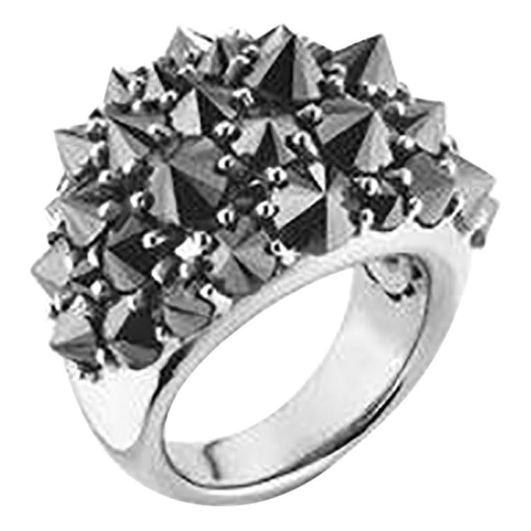 Mattioli Reve_r mittelgroßer Ring aus Weißgold mit schwarzen Diamanten