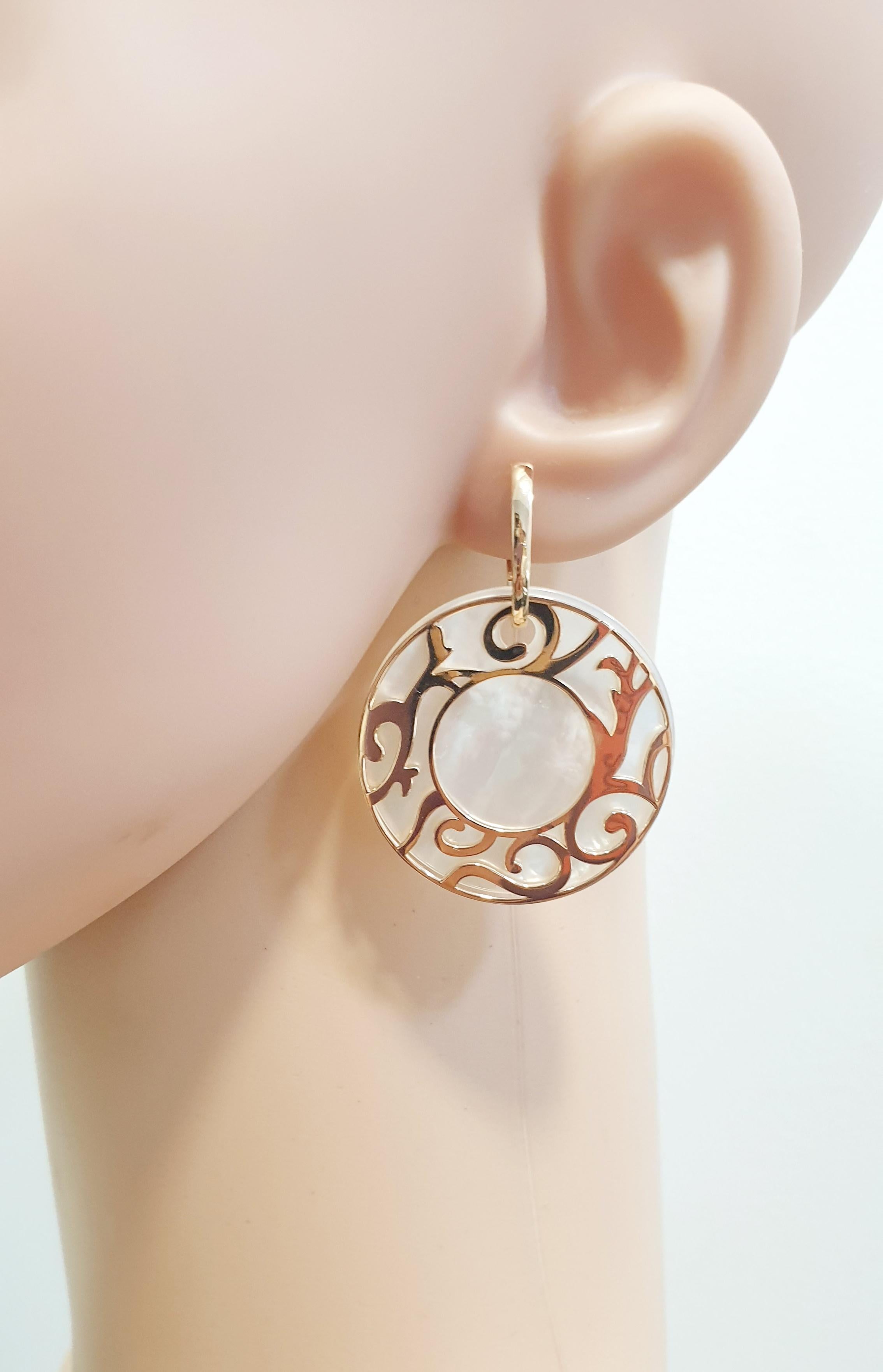 Mattioli Siriana Earrings (35mm) in Yellow, Rose or White  Gold & 3 Coloured Mother of Pearl Pieces.
Gold Weight: 12gr
Diameter: 35mm/1.37in   Size Medium

Important information for this ORDER !
Request availability if in stock inmediate