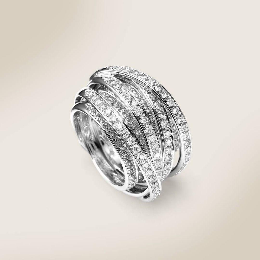 For Sale:  Mattioli Tibet Ring in Rose Gold and White Diamonds 3