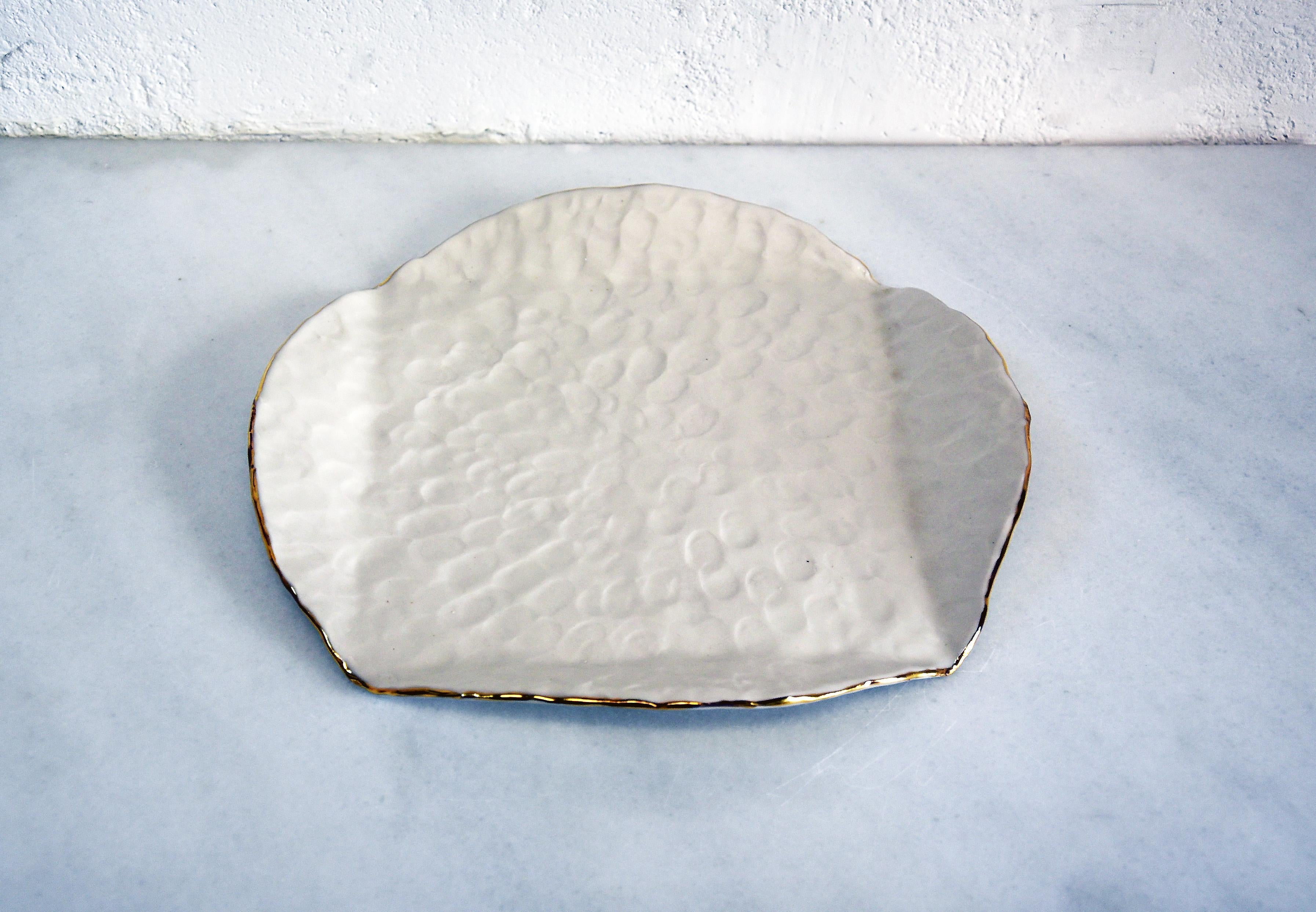 Matzoh Plate by Isabel Halley in Pinched White Porcelain with 22K Gold Luster In New Condition For Sale In Brooklyn, NY