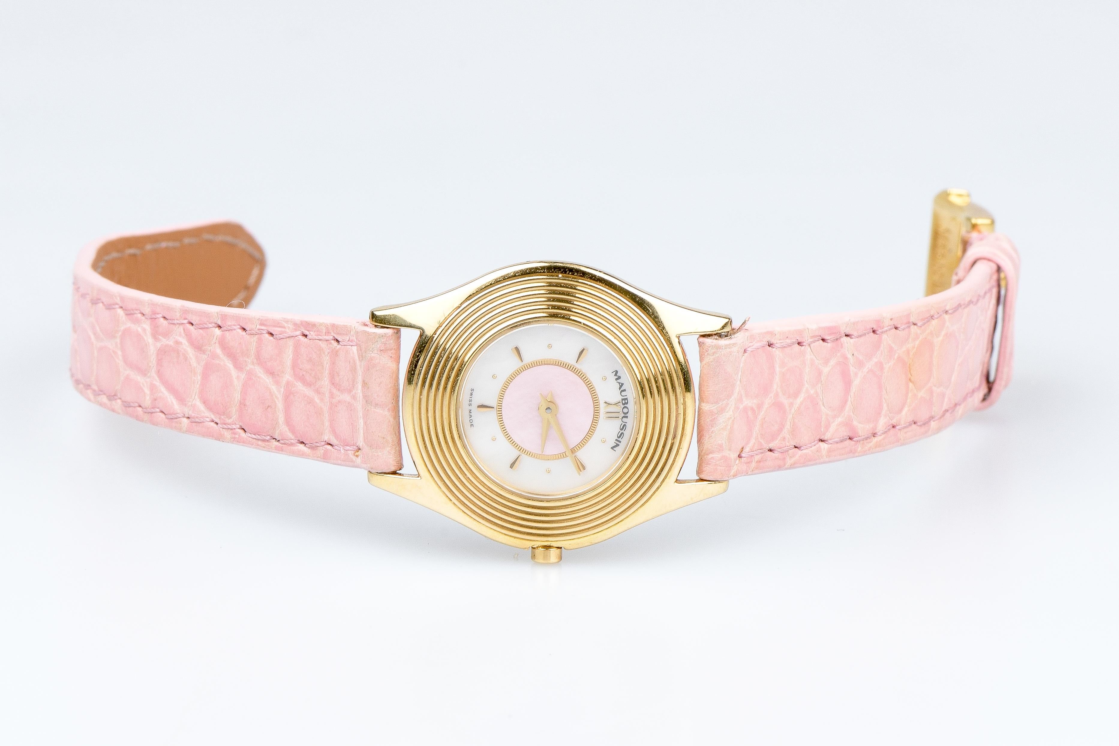 Mauboussin 18 carat yellow gold watch designed with a pink leather bracelet. 
Reference number 62682 - N: 199 G - Made in Switzerland.

Weight : 18.60 gr.

Dimensions : 20 cm
Dial : 2.70 x 2.60 cm

Watch delivered with its certificate in a luxurious