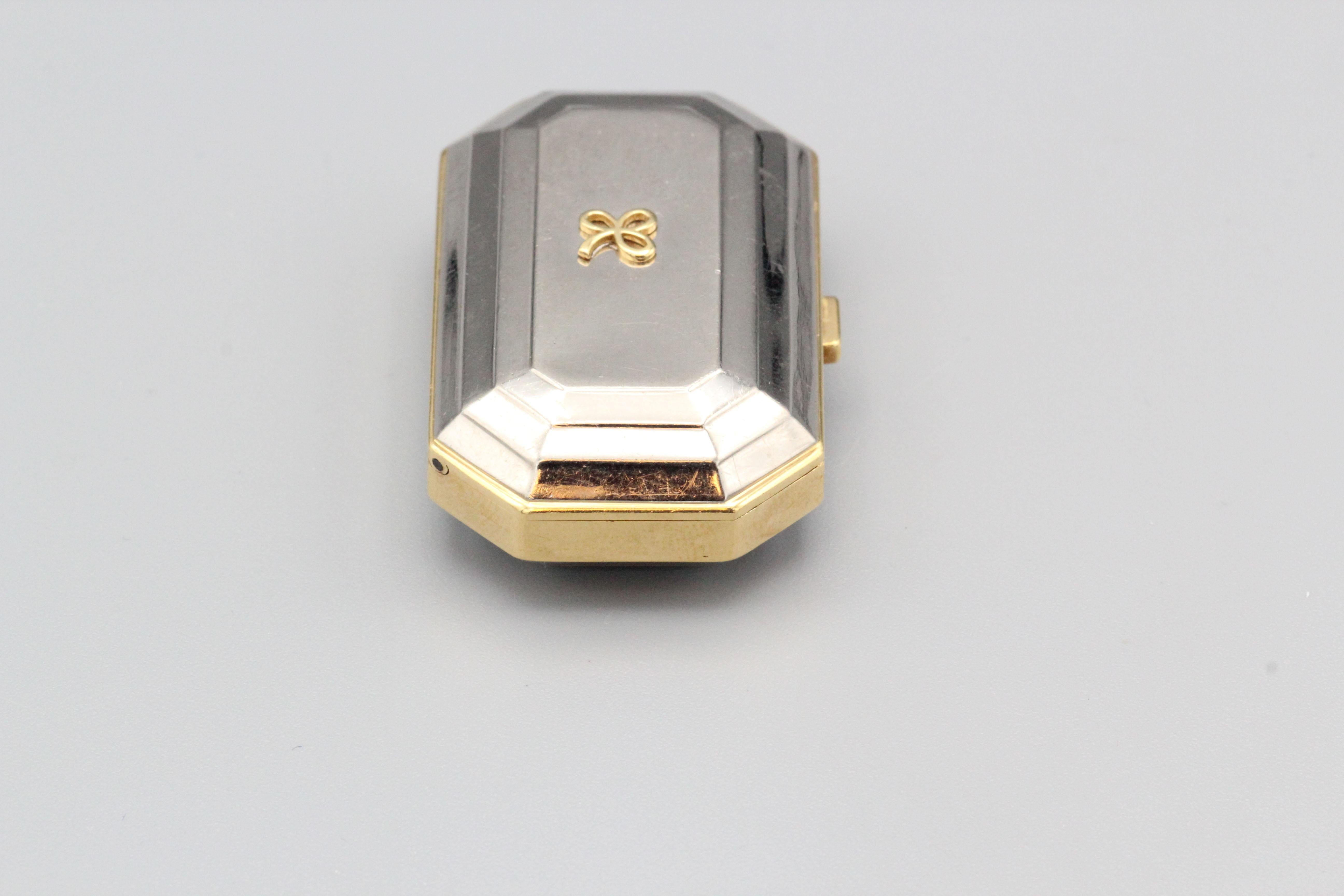 Mauboussin 18k White and Yellow Gold Pill Box Clover Pill Box In Fair Condition In New York, NY