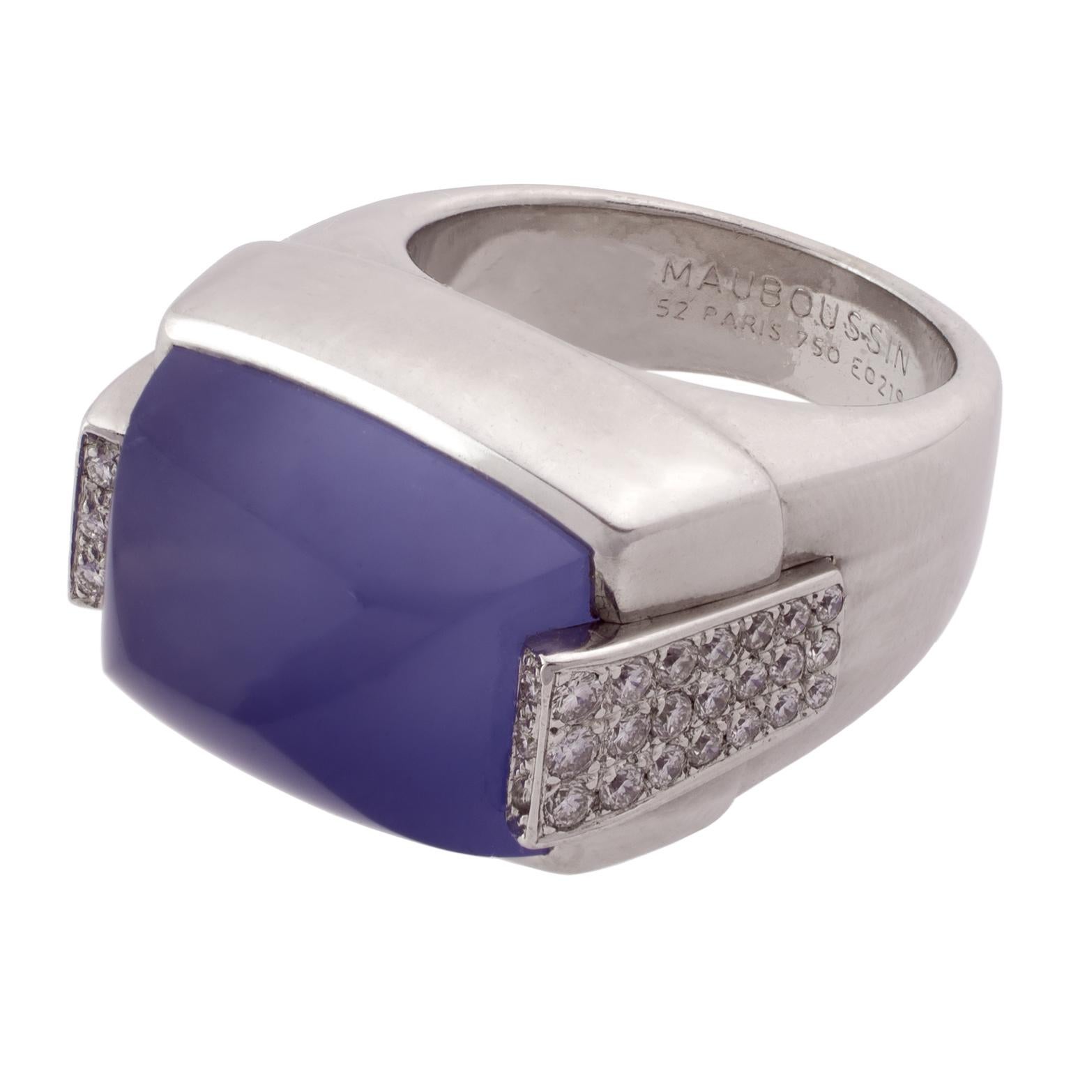 Mauboussin ring in white gold centered by a cabochon cut iolite, accented with an estimated 0.65 carats in round brilliant diamonds on the arms of the ring.
Size: Swiss 13, French 53, US 6 1/2