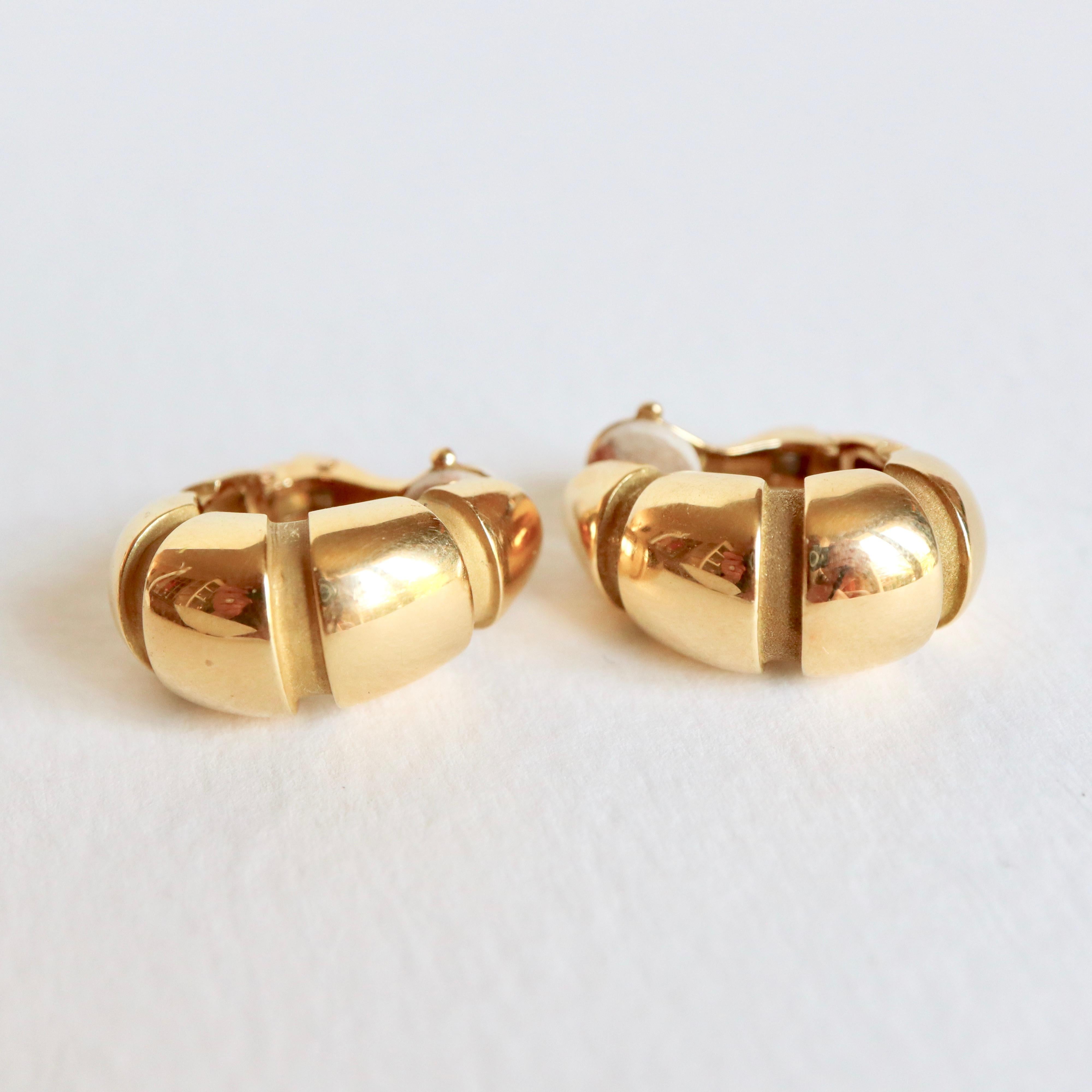 Mauboussin 1960 Clip Earrings in 18 Carat Yellow Gold Hoops In Good Condition For Sale In Paris, FR