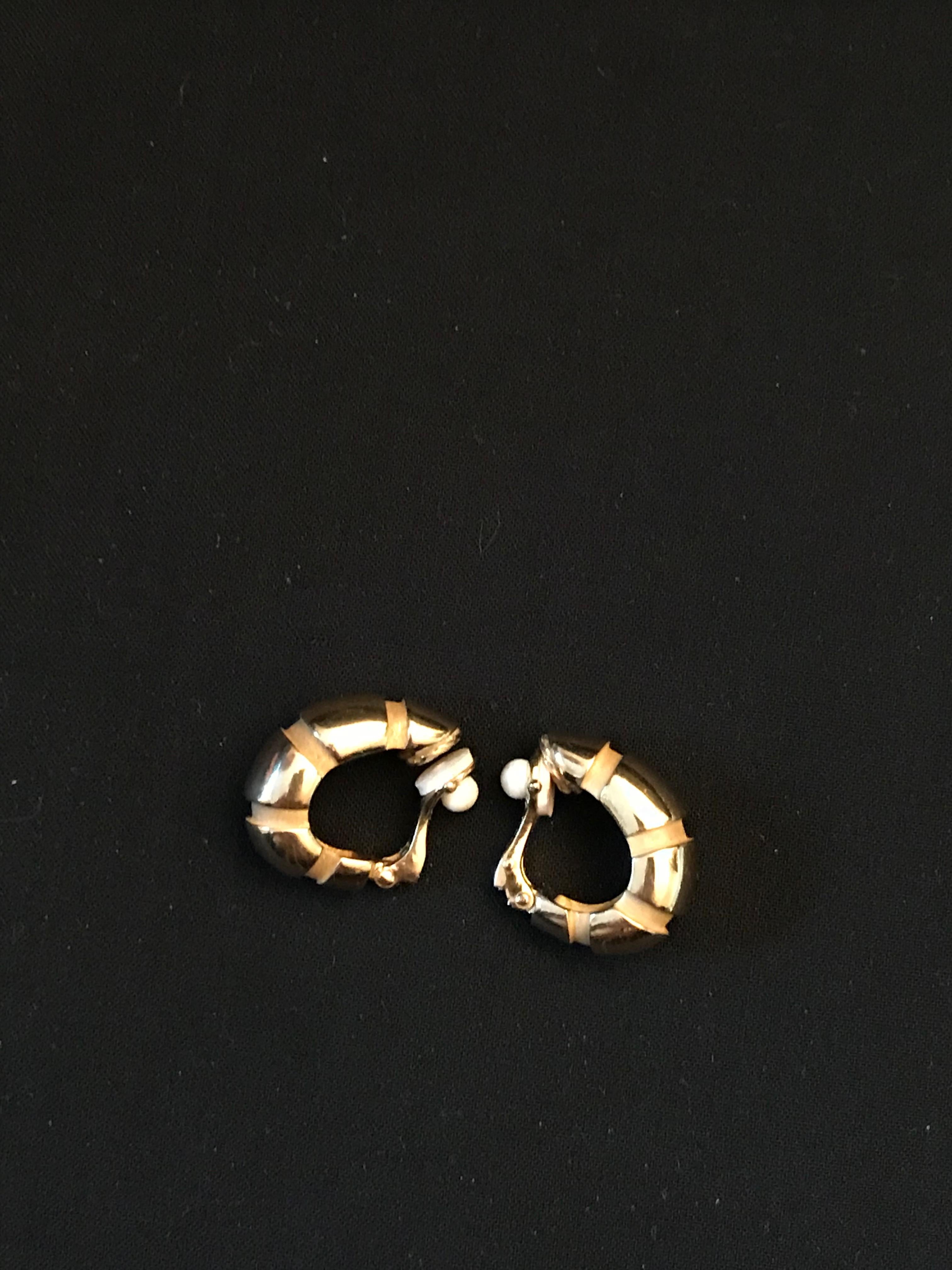 Mauboussin 1960 Clip Earrings in 18 Carat Yellow Gold Hoops For Sale 4