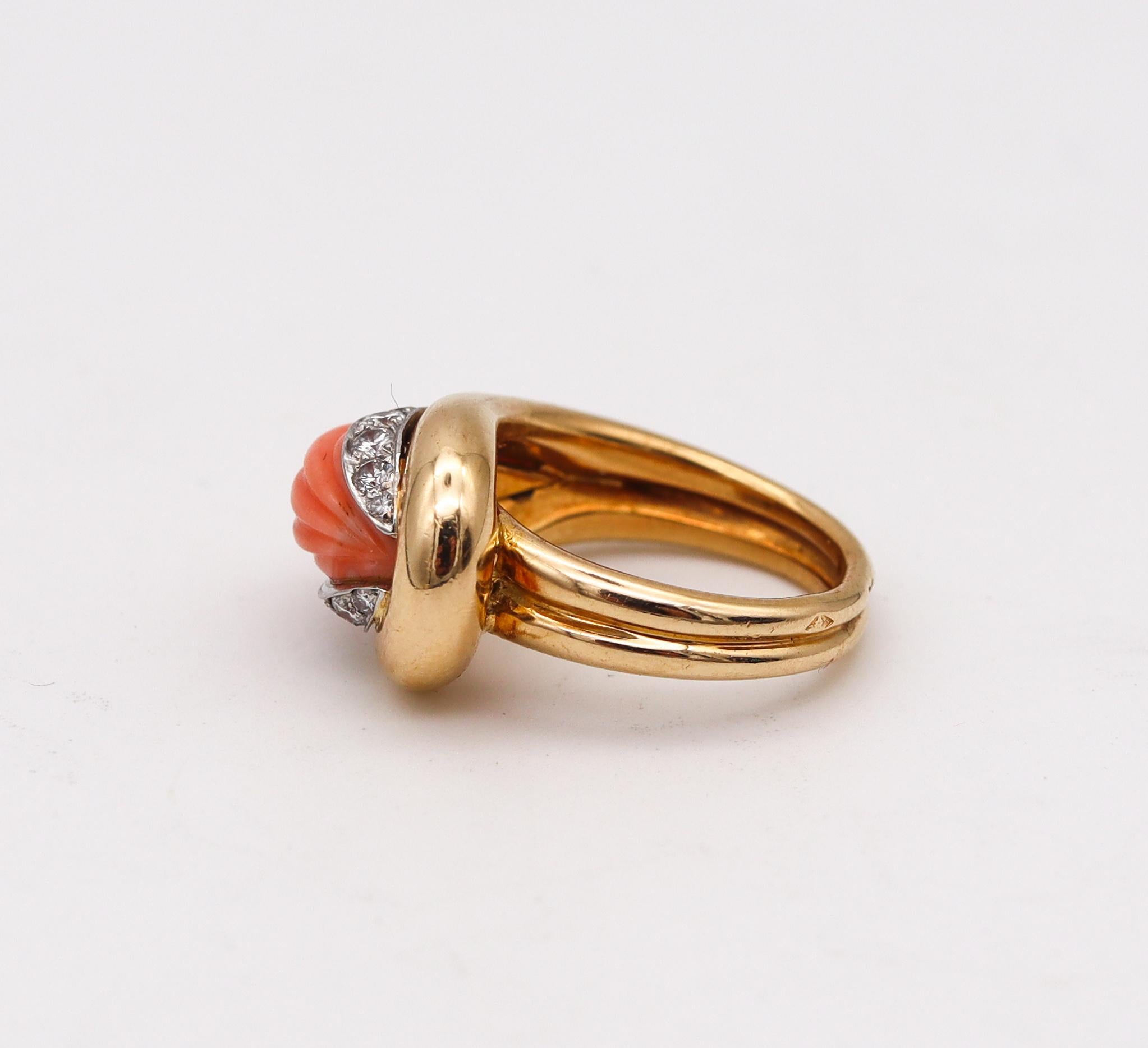 Mauboussin 1970 Paris Fluted Coral Ring in 18kt Gold with 4.35 Ctw Diamonds In Excellent Condition For Sale In Miami, FL