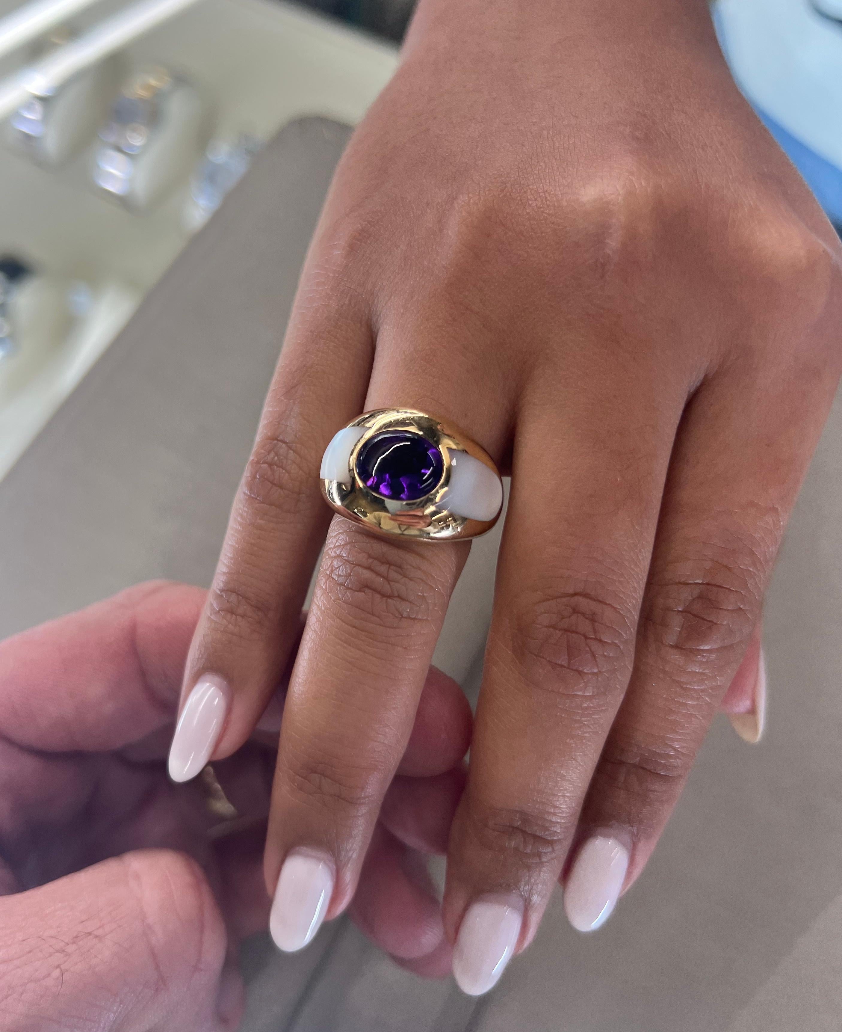 Mauboussin Amethyst & Mother of Pearl Ring in 18 Karat Yellow Gold In Good Condition For Sale In MIAMI, FL