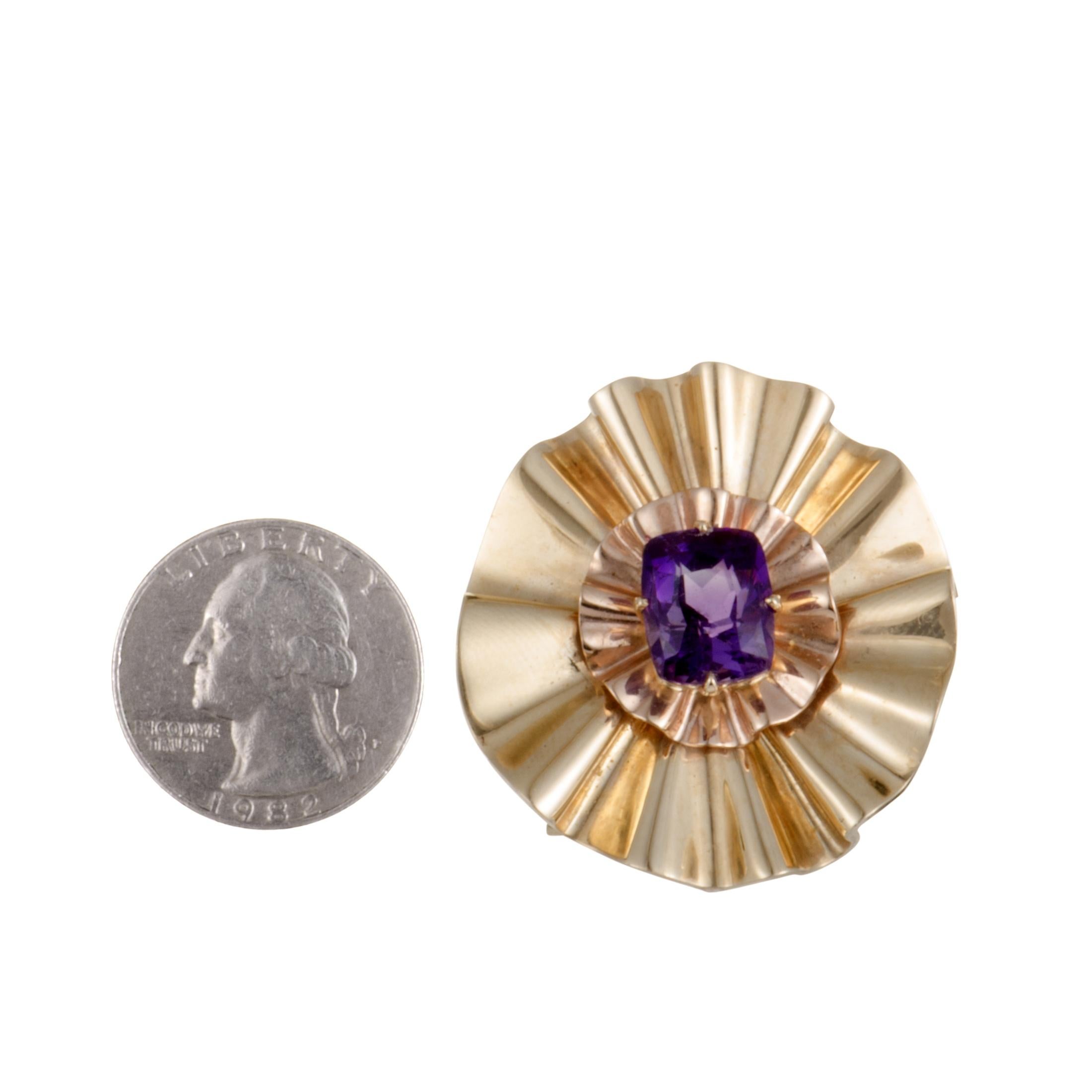 This antique piece from Mauboussin is designed in a wonderfully elegant manner and expertly crafted from classy 18K yellow gold. The brooch is attractively decorated with a single amethyst that splendidly accentuates the radiant sheen of the gold.