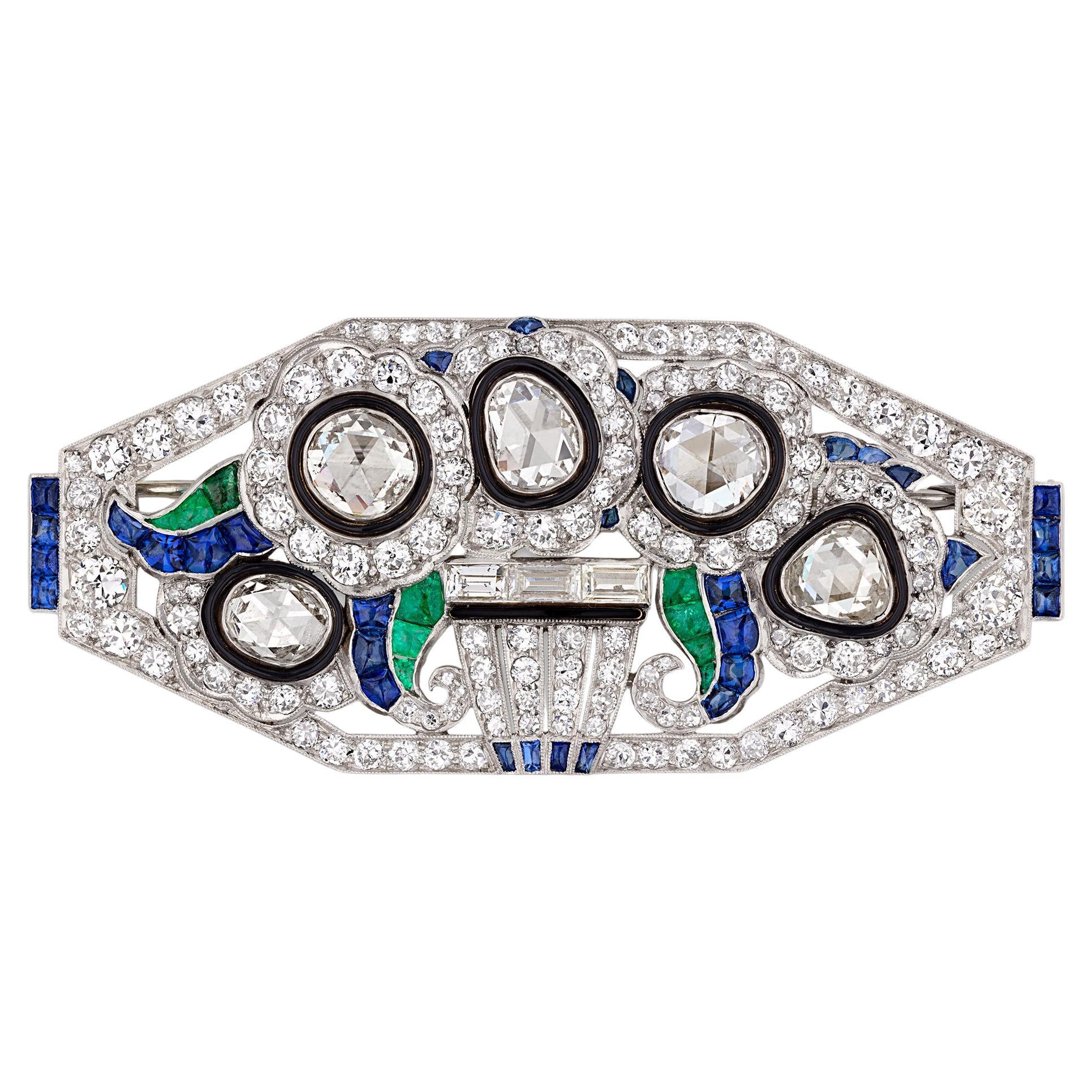 Broche Mauboussin Art Decó de diamantes, esmeraldas y zafiros en venta