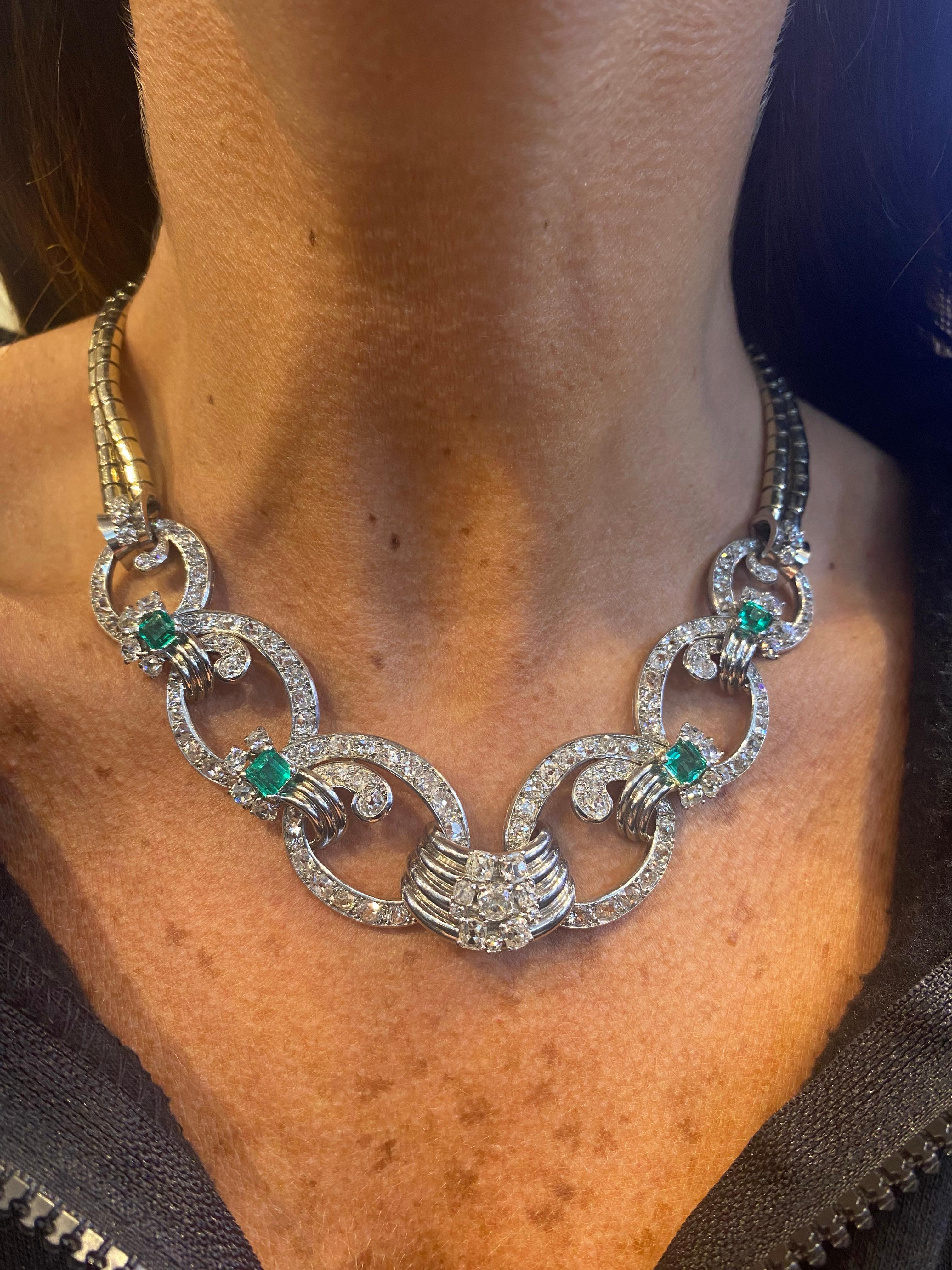 Mauboussin Art Deco Halskette mit Smaragd- und Diamant-Anhänger Damen