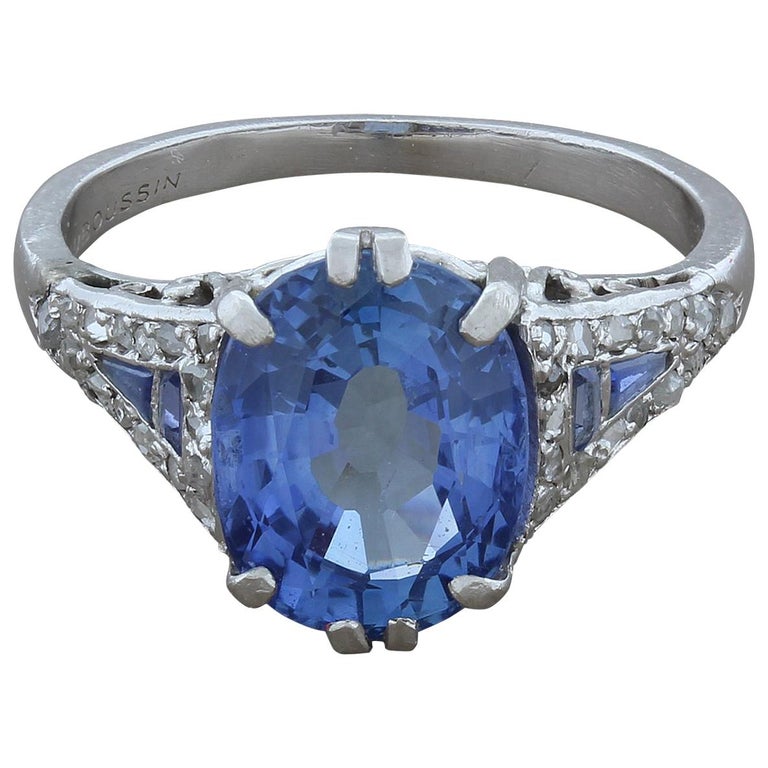 Mauboussin Bague en platine avec saphir bleu et diamants sur 1stDibs