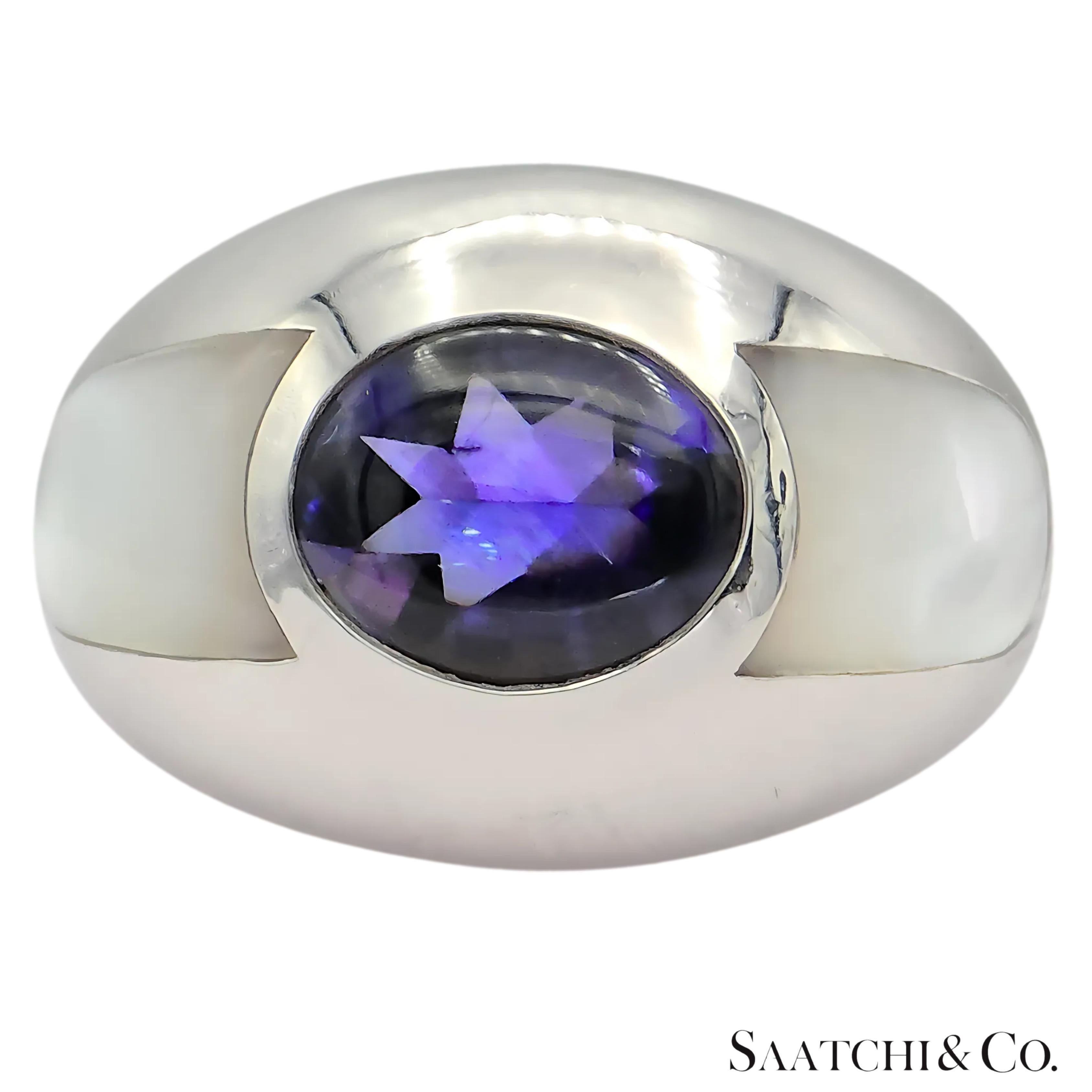 Bague en iolite bleue et violette

Marque : MAUBOUSSIN
Type de métal : Or blanc 18K 750
Poids total de l'article : 16,66 grammes
Taille : 6 (redimensionnable)
1.
Pierre naturelle : Iolite
Couleur de la pierre : bleu - violet Qualité