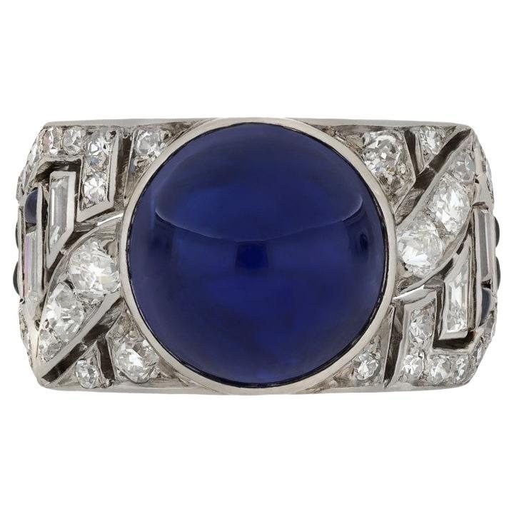 Anillo Mauboussin de zafiro cabujón y diamantes, francés, hacia 1929