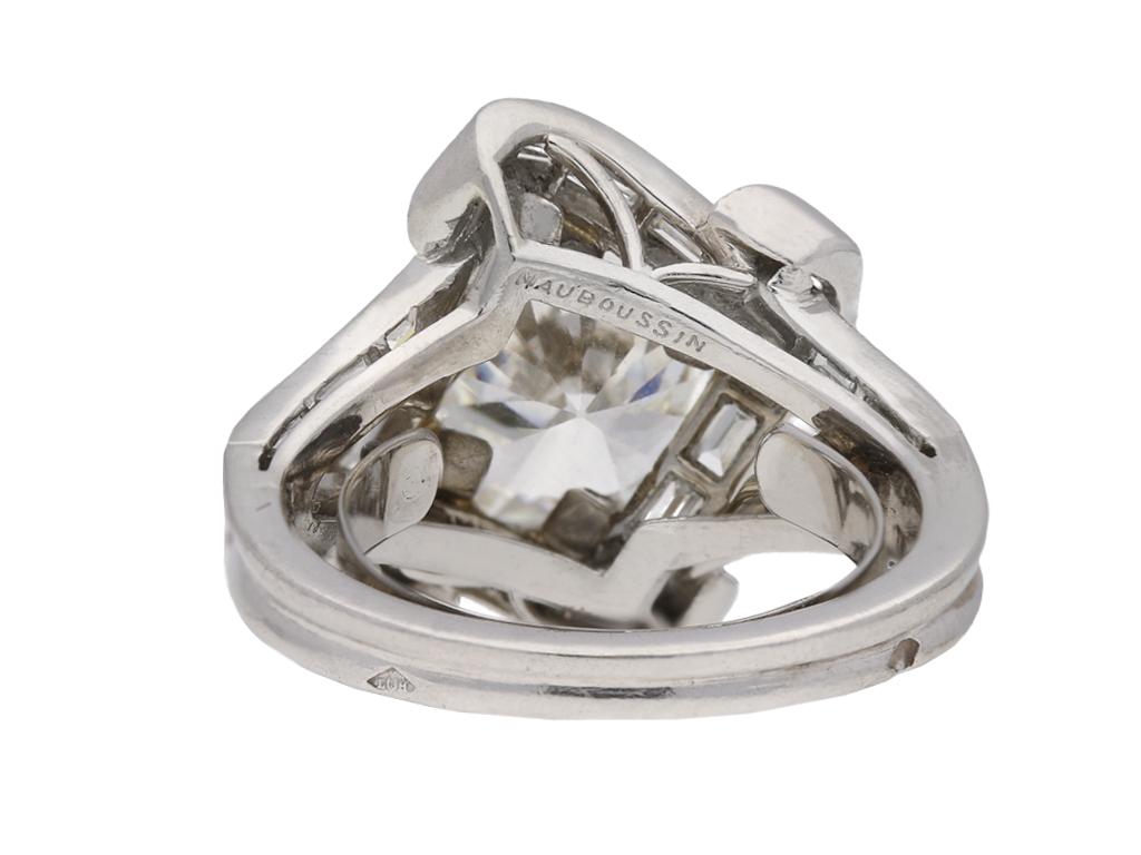 Mauboussin Diamant-Cluster-Ring, französisch, um 1940. (Alteuropäischer Schliff) im Angebot