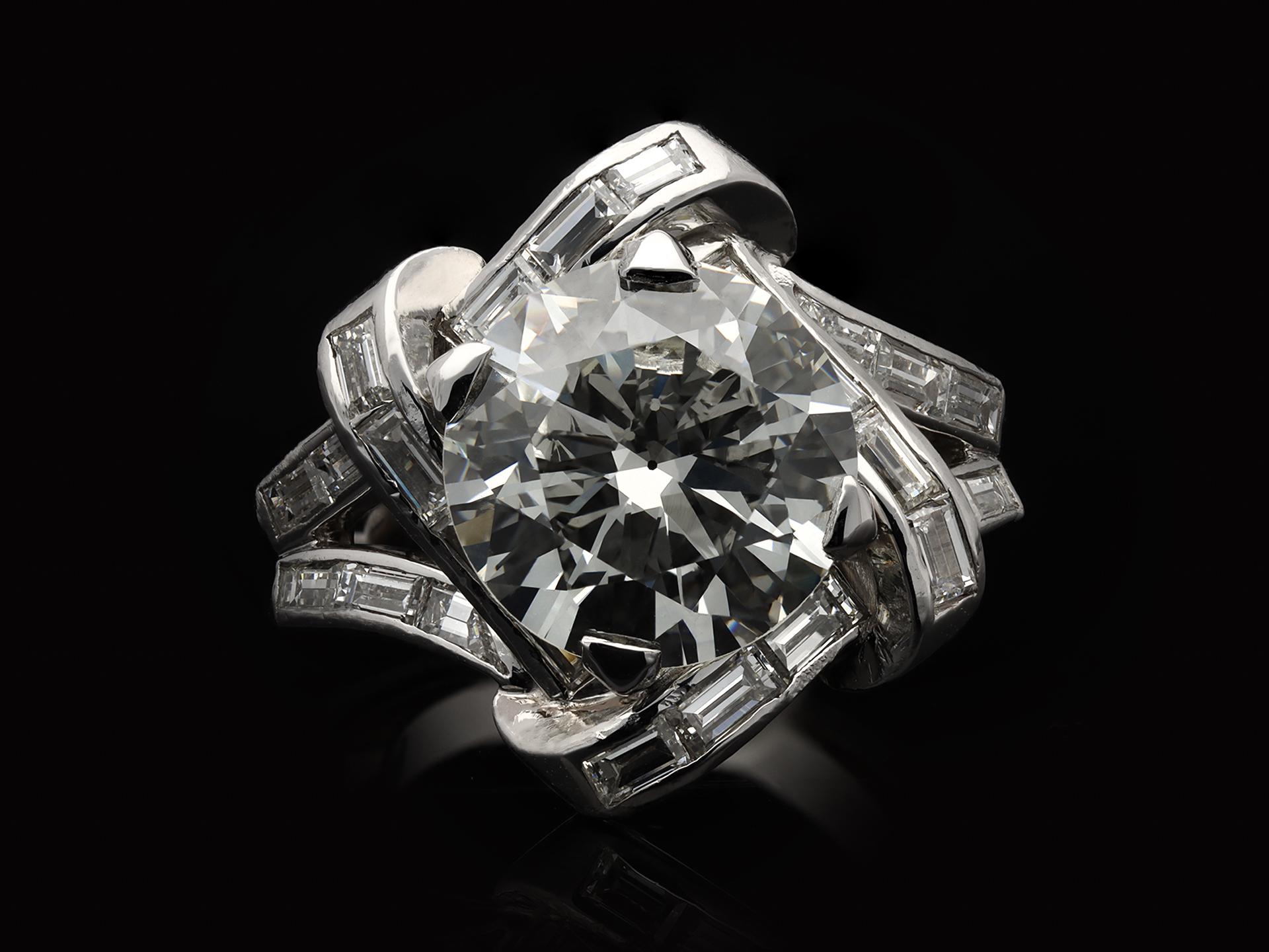 Mauboussin diamond cluster ring, French, circa 1940. For Sale 2