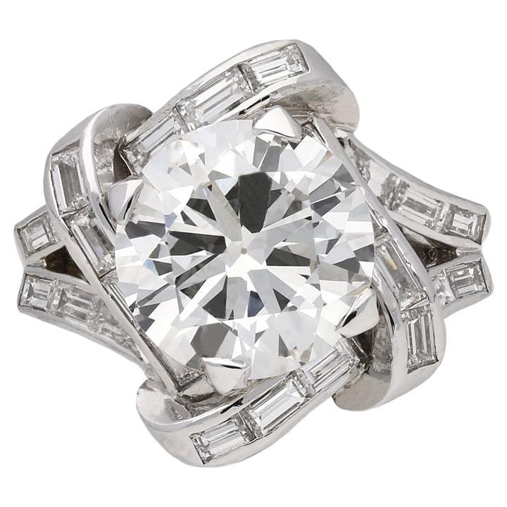Mauboussin diamond cluster ring, French, circa 1940. For Sale