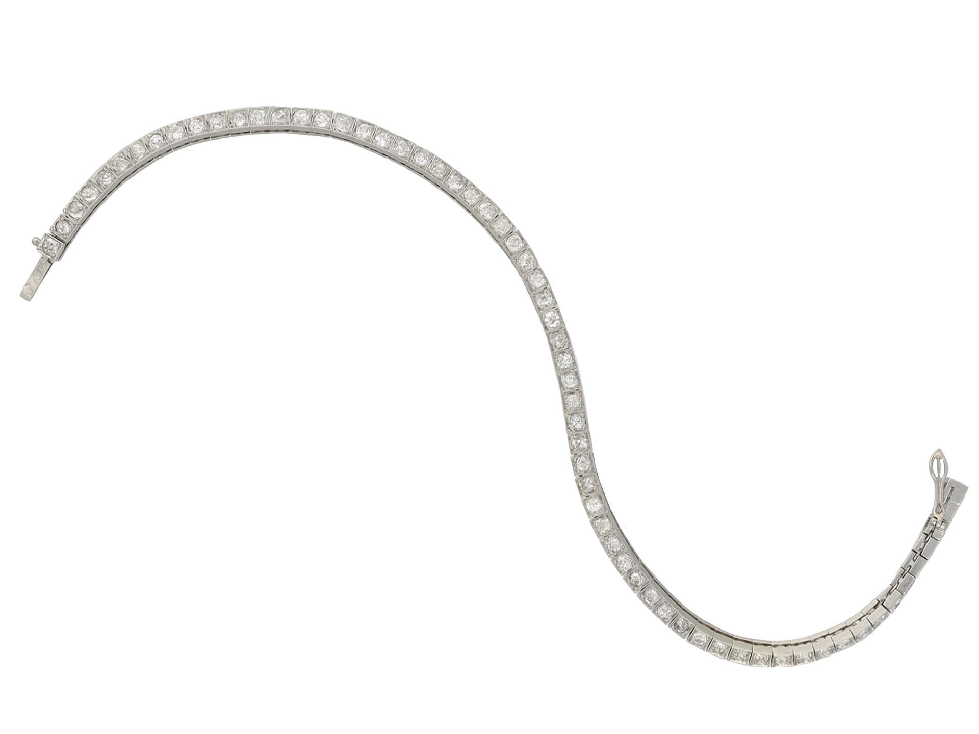 Bracelet ligne de diamants Mauboussin. Serti de soixante-quatre diamants anciens de forme coussin en serti grain ouvert, d'un poids total approximatif de 3,84 carats, sur un élégant bracelet à ligne articulée, fluide avec le mouvement, présentant