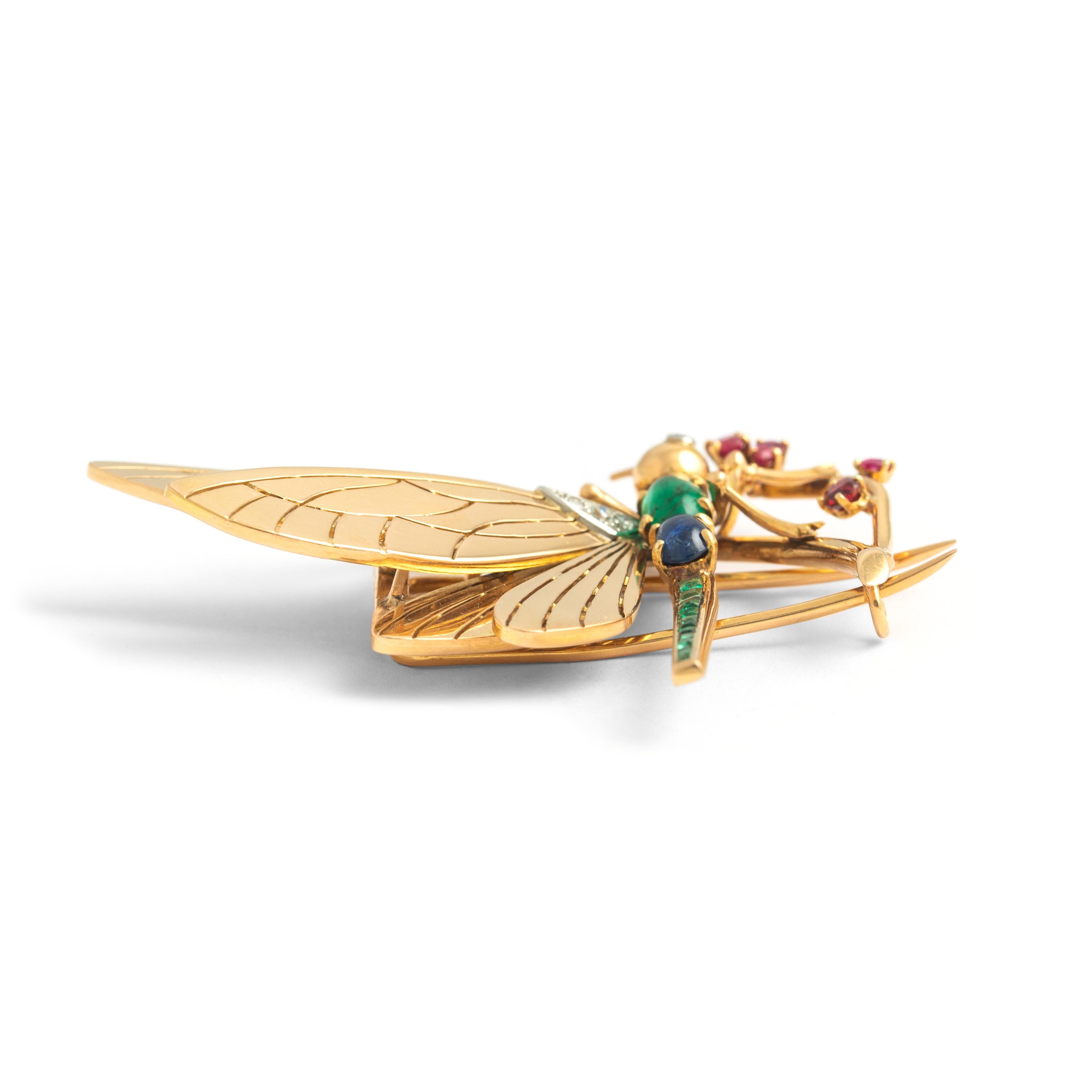 Retro Mauboussin Dragonfly Diamond Emerald Ruby Sapphire Yellow Gold 18K Brooch 1940S For Sale