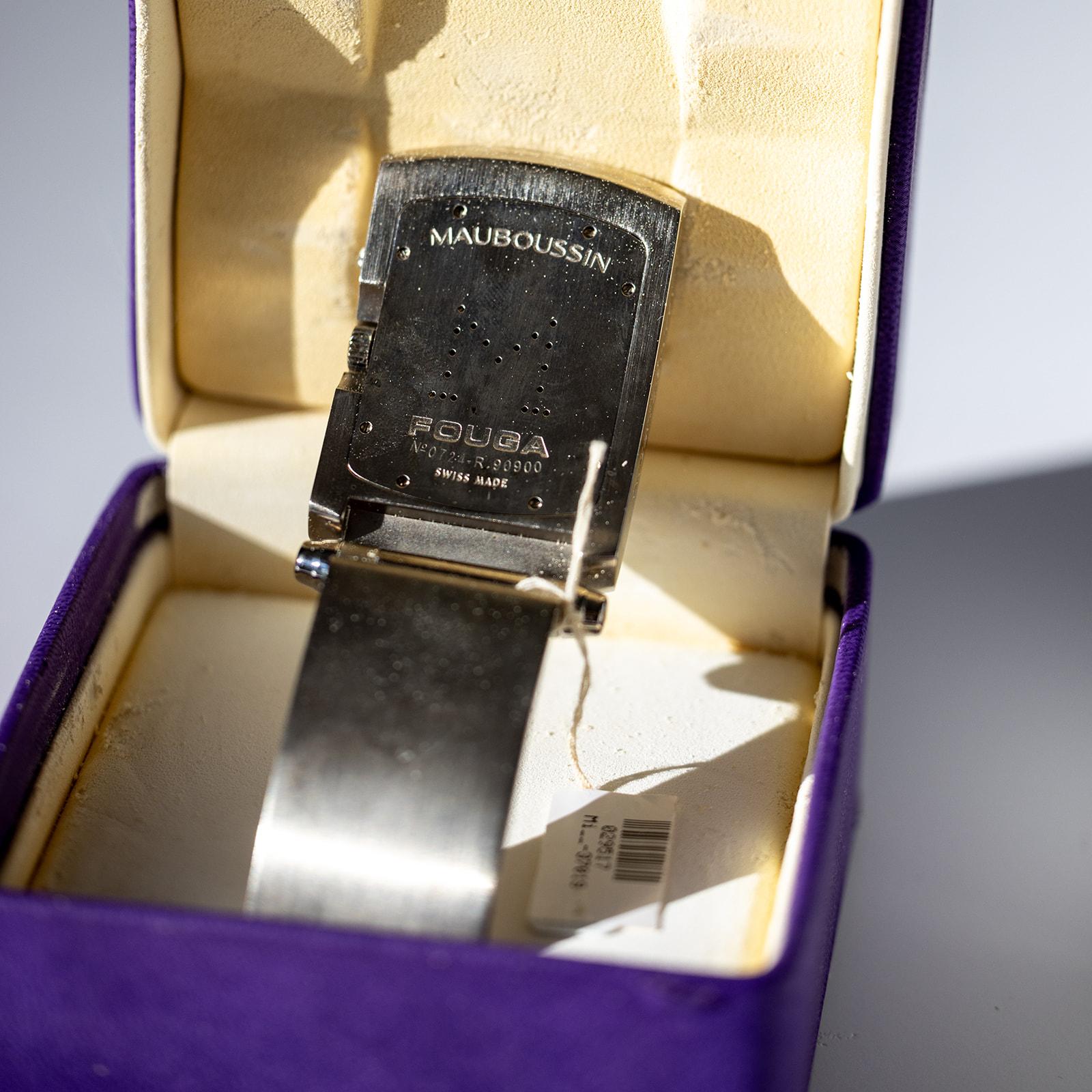 Una rara intersección de precisión suiza y diseño Mauboussin
Captura un pedazo de la historia de la relojería con este Reloj de viaje vintage Mauboussin 