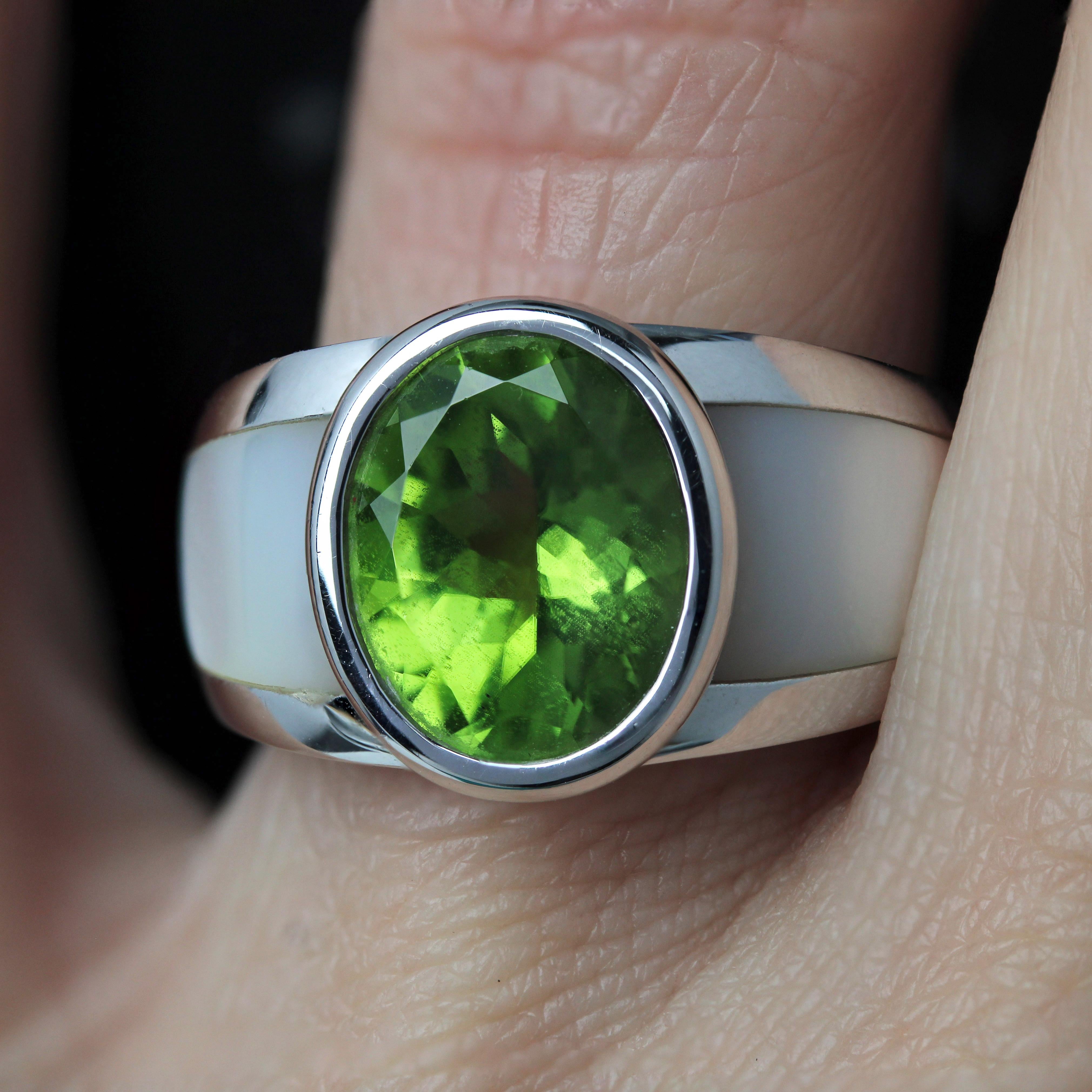 Mauboussin My first Madame Peridot 18 Karat White Gold Ring In Excellent Condition In Poitiers, FR
