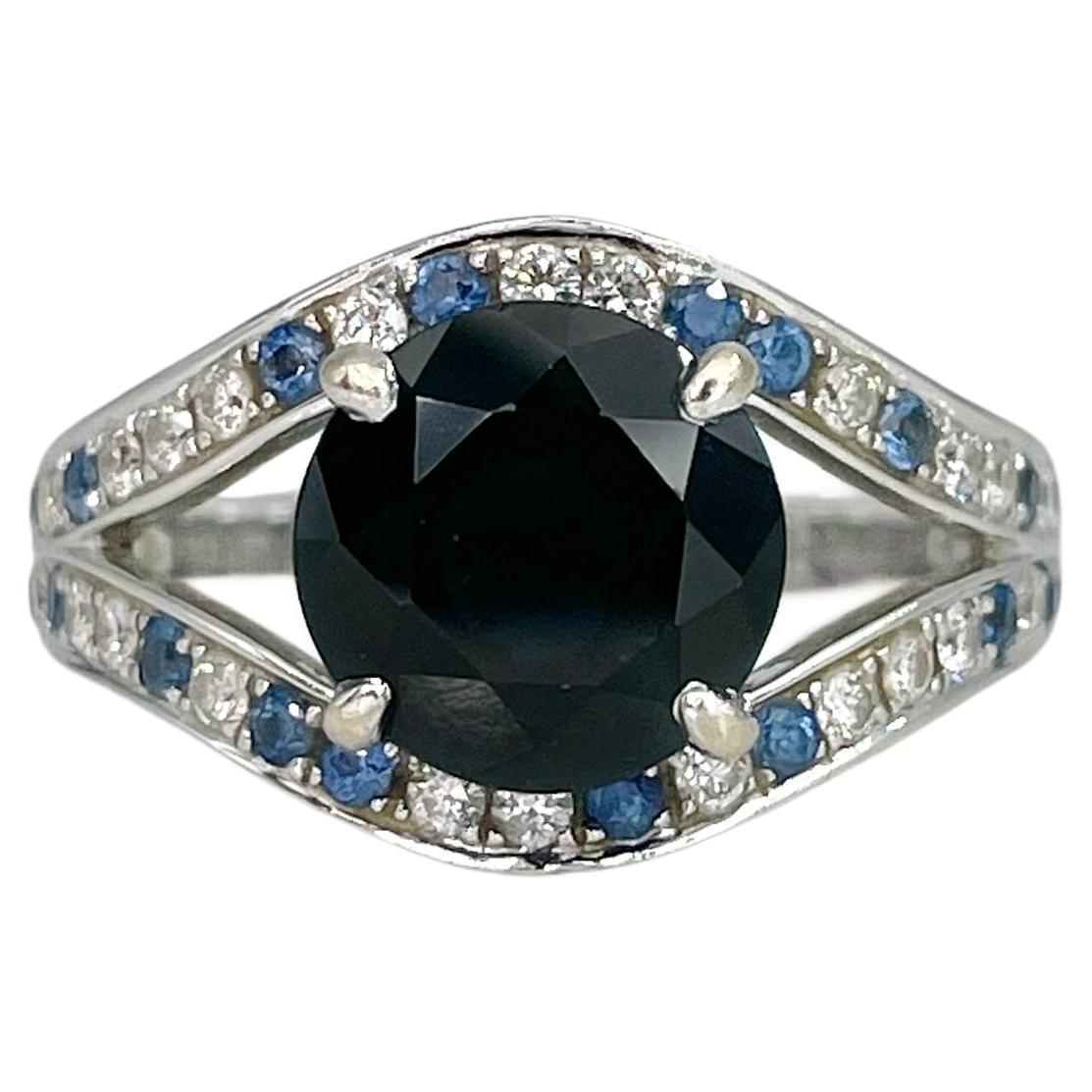 Anello cocktail con zaffiro e diamante in oro 18 carati Mauboussin Ni Naive Ni Soumise in vendita