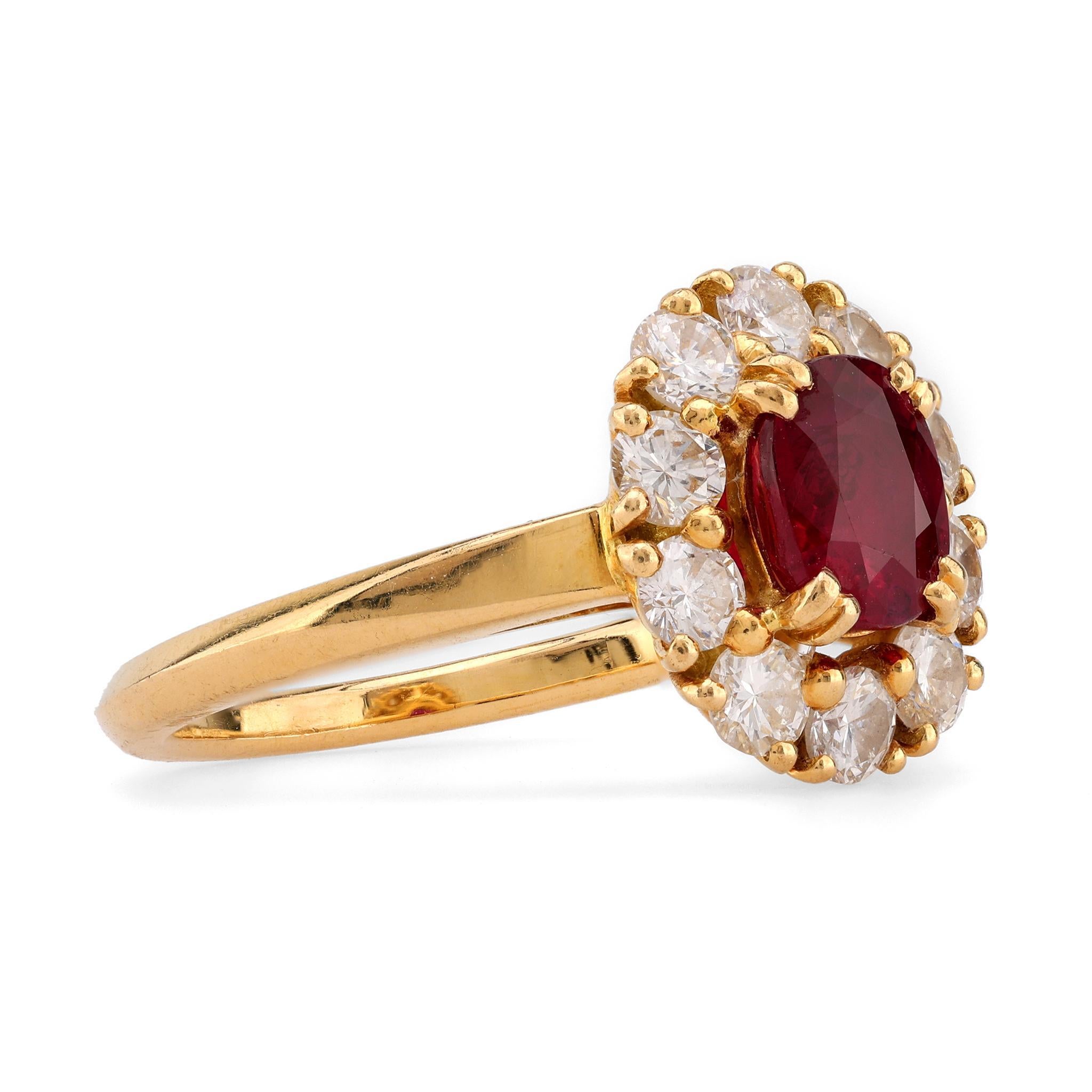 Mauboussin Paris 1,3 Karat Ovalschliff Rubin Diamant 18K Gelbgold Cluster-Ring (Moderne)