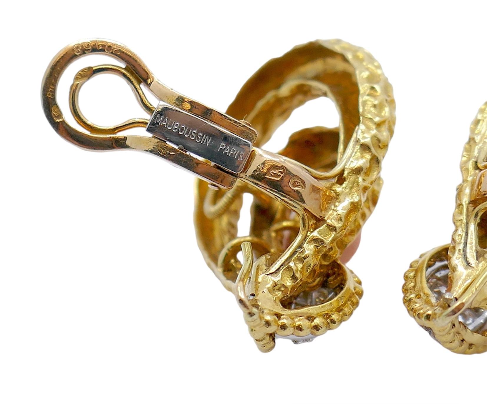 Mauboussin Paris, boucles d'oreilles en or martelé 18 carats, diamants et corail Pour femmes en vente