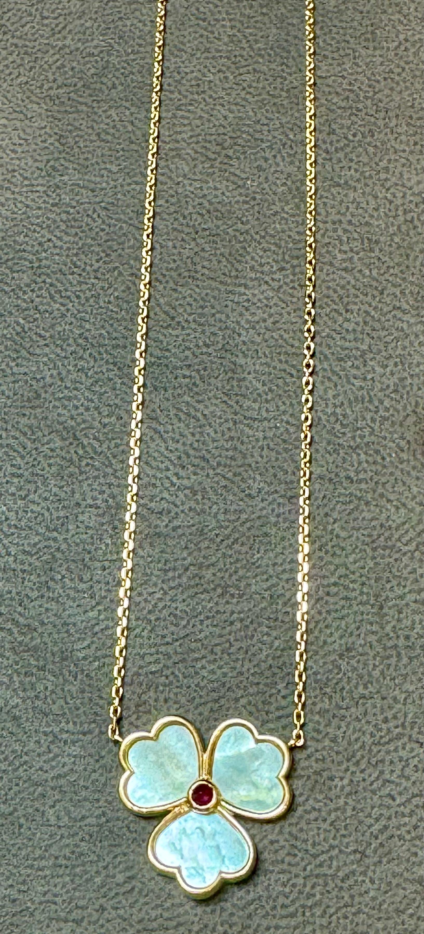 Mauboussin Paris 18Kt Yellow Gold Vintage Mother Of Pearl Clover Pendant For Sale 9