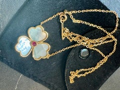 Mauboussin Paris 18 Karat Gelbgold Vintage Perlmutt Kleeblatt-Anhänger
