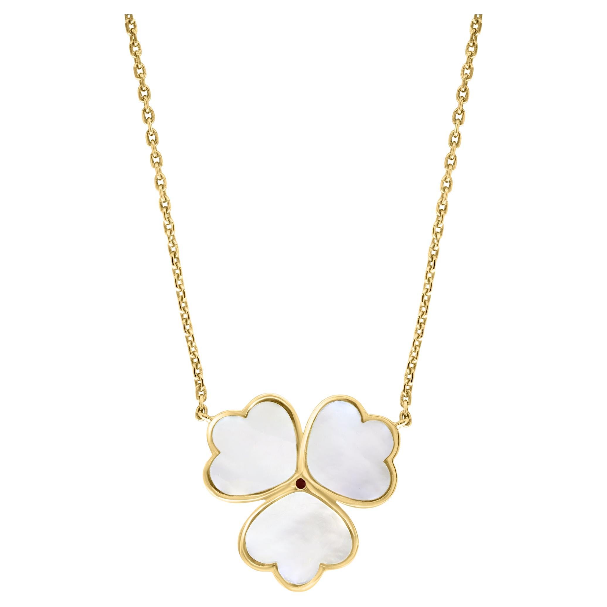 Mauboussin Paris 18Kt Yellow Gold Vintage Mother Of Pearl Clover Pendant For Sale