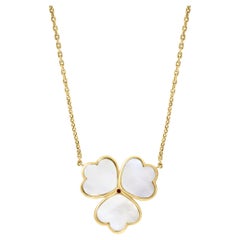 Ciondolo a forma di trifoglio di madreperla vintage in oro giallo 18Kt Mauboussin Paris