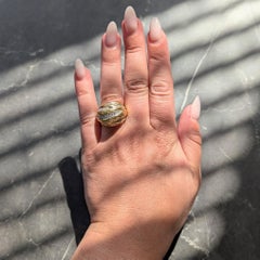 Bague vintage bombée Mauboussin Paris, diamants, or jaune 18 carats et platine, années 1960
