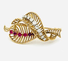 Spilla Mauboussin Paris Leaves in oro 18k, rubini e diamanti
