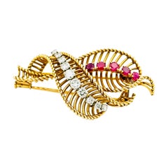 Mauboussin París Broche Hojas Oro 18k , Rubí y Diamantes Mauboussin París Broche Hojas Oro 18k , Rubí y Diamantes