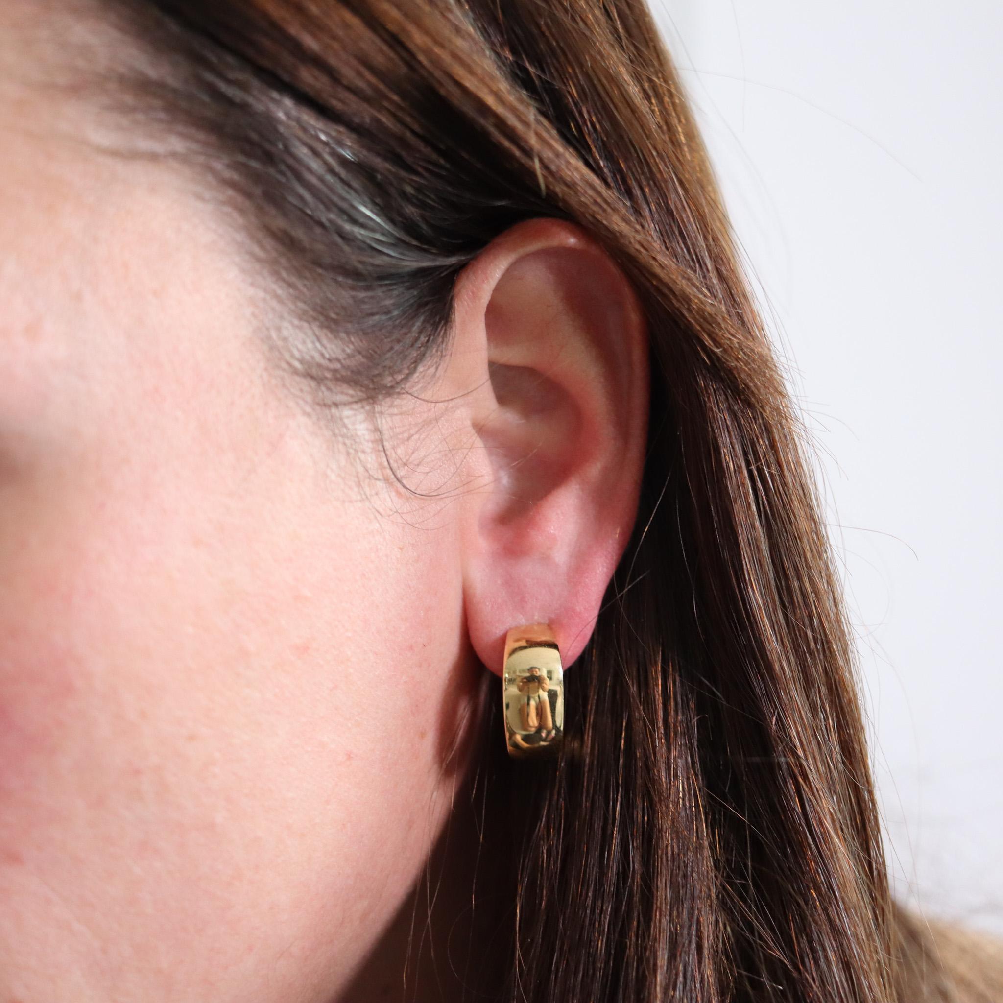 Mauboussin Paris paire de boucles d'oreilles Huggie en or jaune massif 18 carats en vente 1