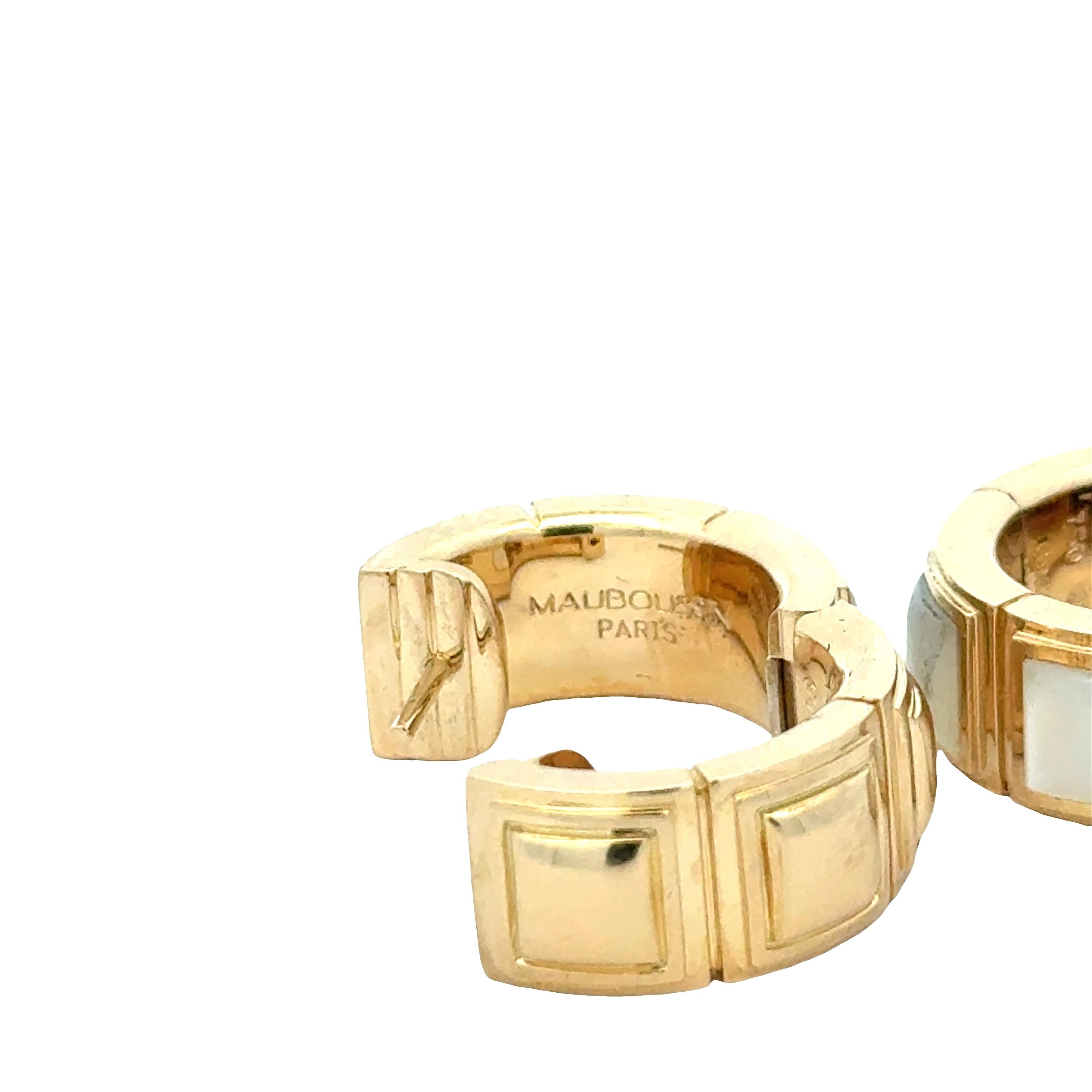 Sculpturales et raffinées, ces boucles d'oreilles huggie signées Mauboussin Paris sont un exemple éclatant de l'attachement de la maison à l'élégance architecturale. Réalisée en or jaune 18 carats et pesant un poids impressionnant de 32,92 grammes,