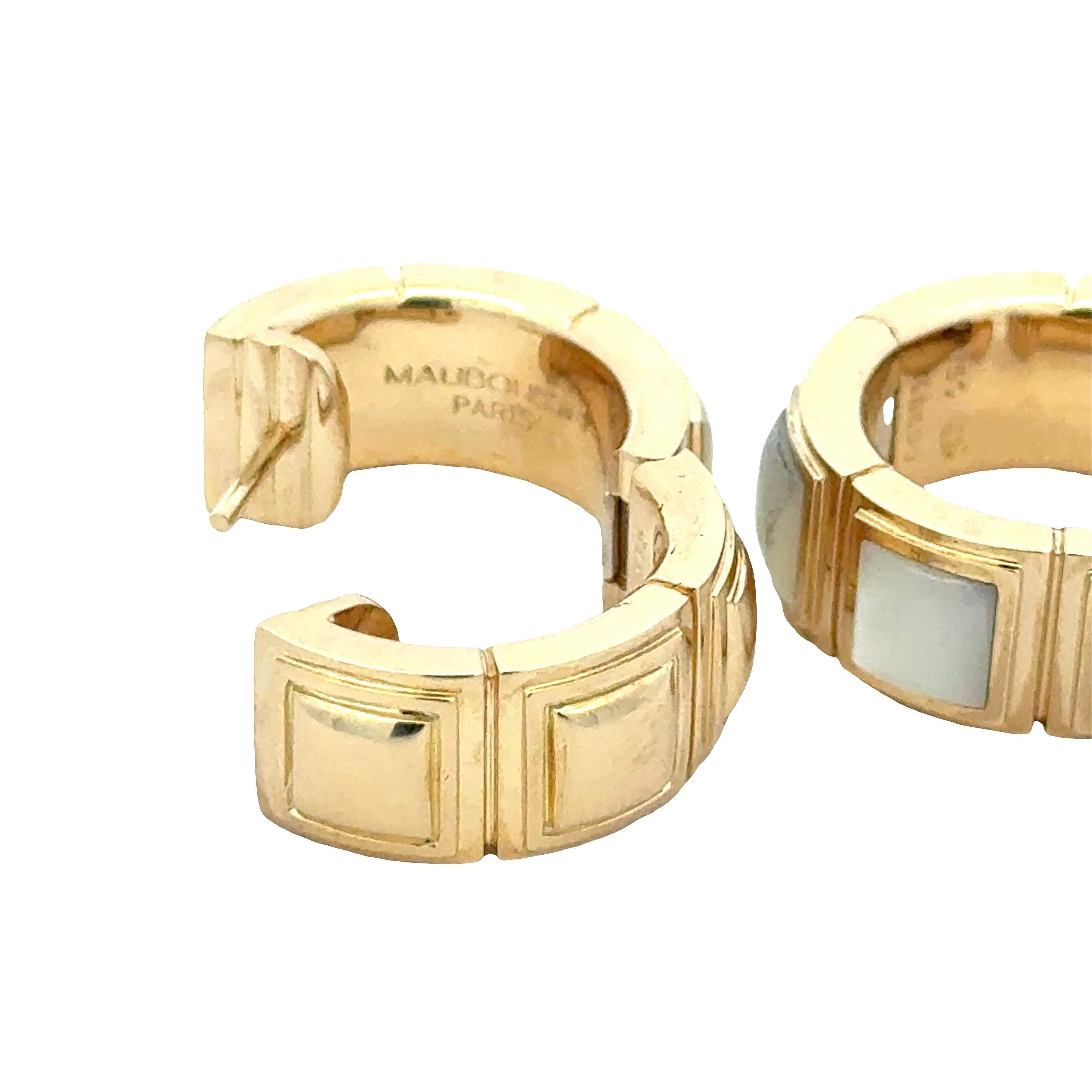 Taille carrée Boucles d'oreilles Huggie carrées en nacre et or jaune 18K de Mauboussin Paris, 32. en vente