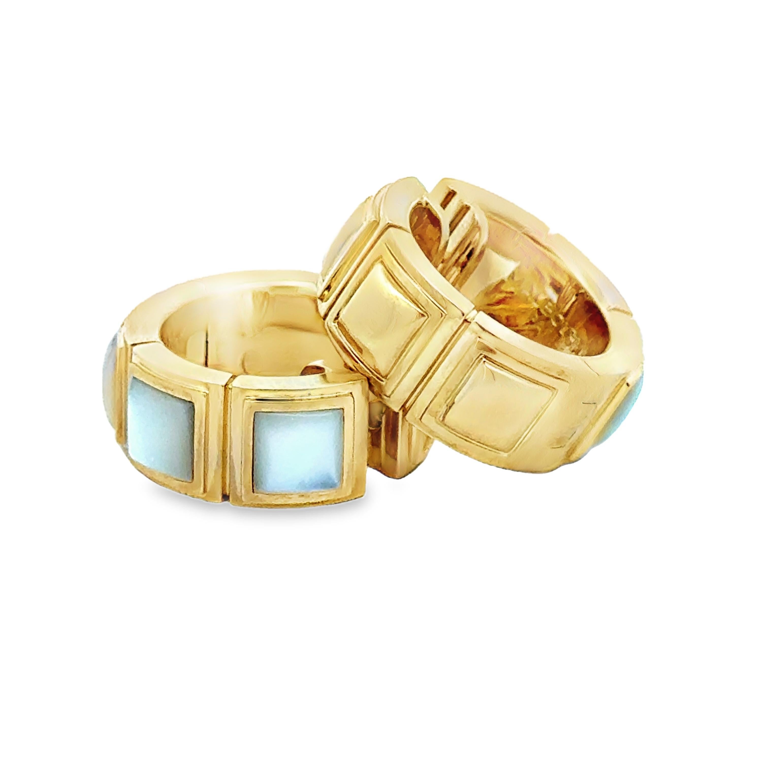 Boucles d'oreilles Huggie carrées en nacre et or jaune 18K de Mauboussin Paris, 32. Excellent état - En vente à Miami, FL