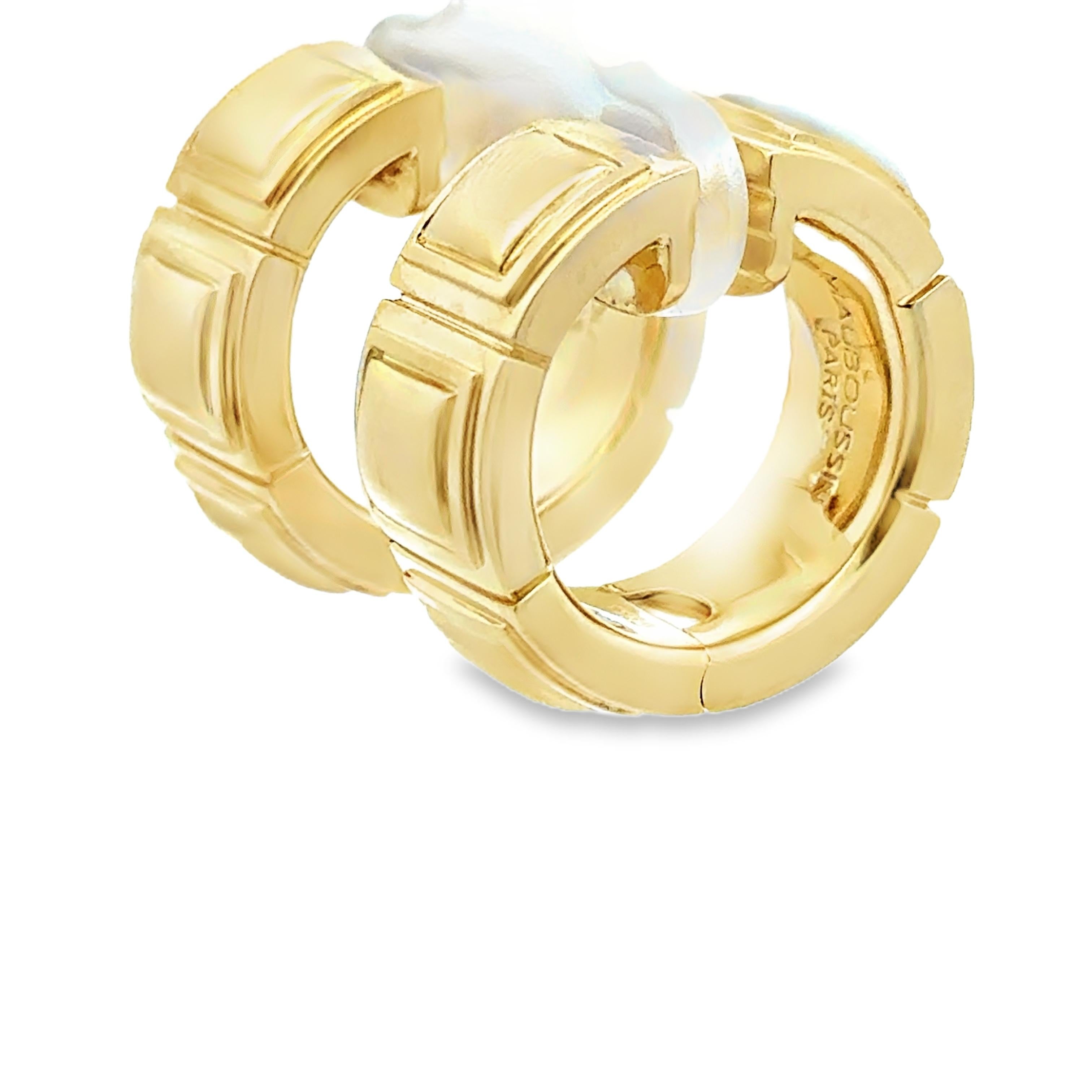 Boucles d'oreilles Huggie carrées en nacre et or jaune 18K de Mauboussin Paris, 32. en vente 2