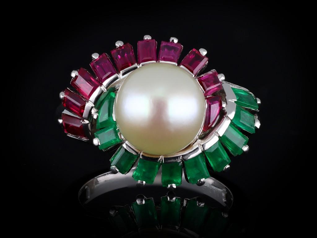 Mauboussin Pearl, Ruby and Emerald Cluster Ring, French, circa 1970 For Sale 3