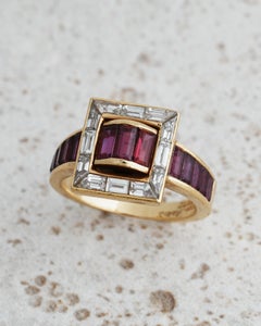 Mauboussin, Rare bague en or jaune 18k à rubis et diamants, C.C. 1945