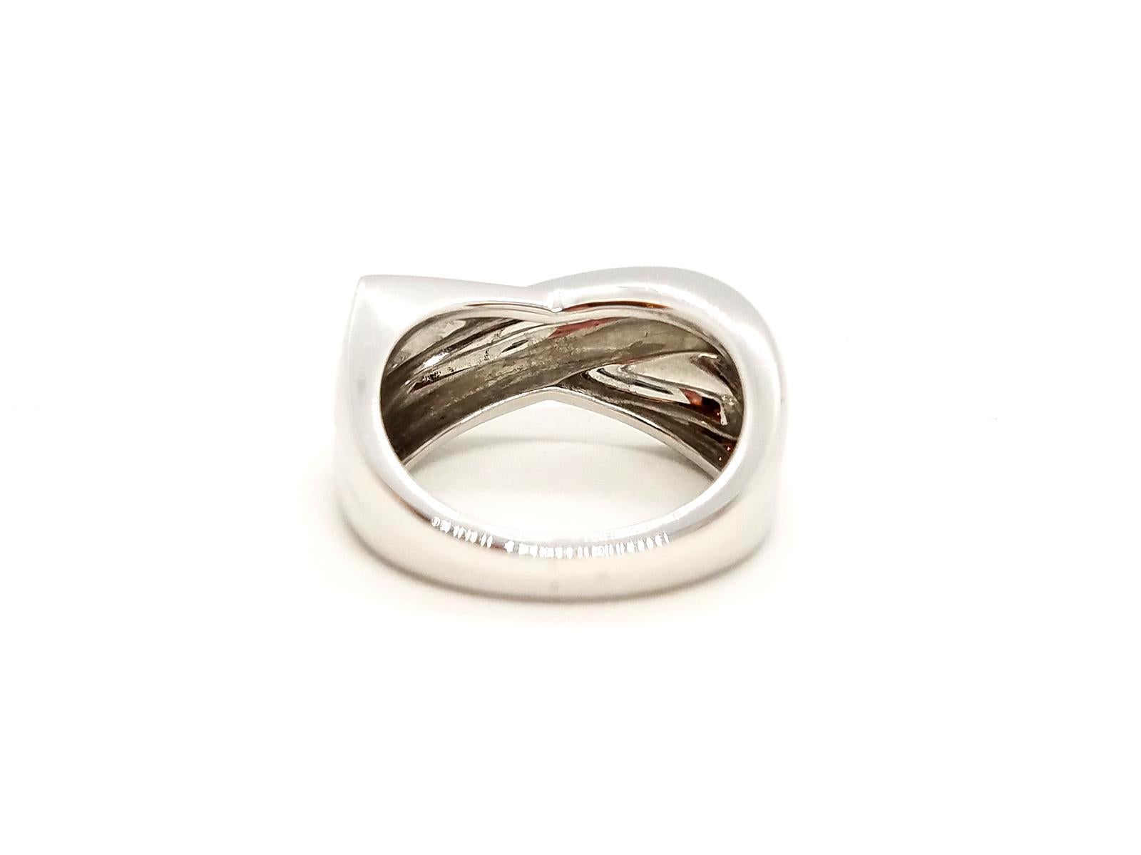 Mauboussin Bague en or blanc « En corps et encore » en vente 4